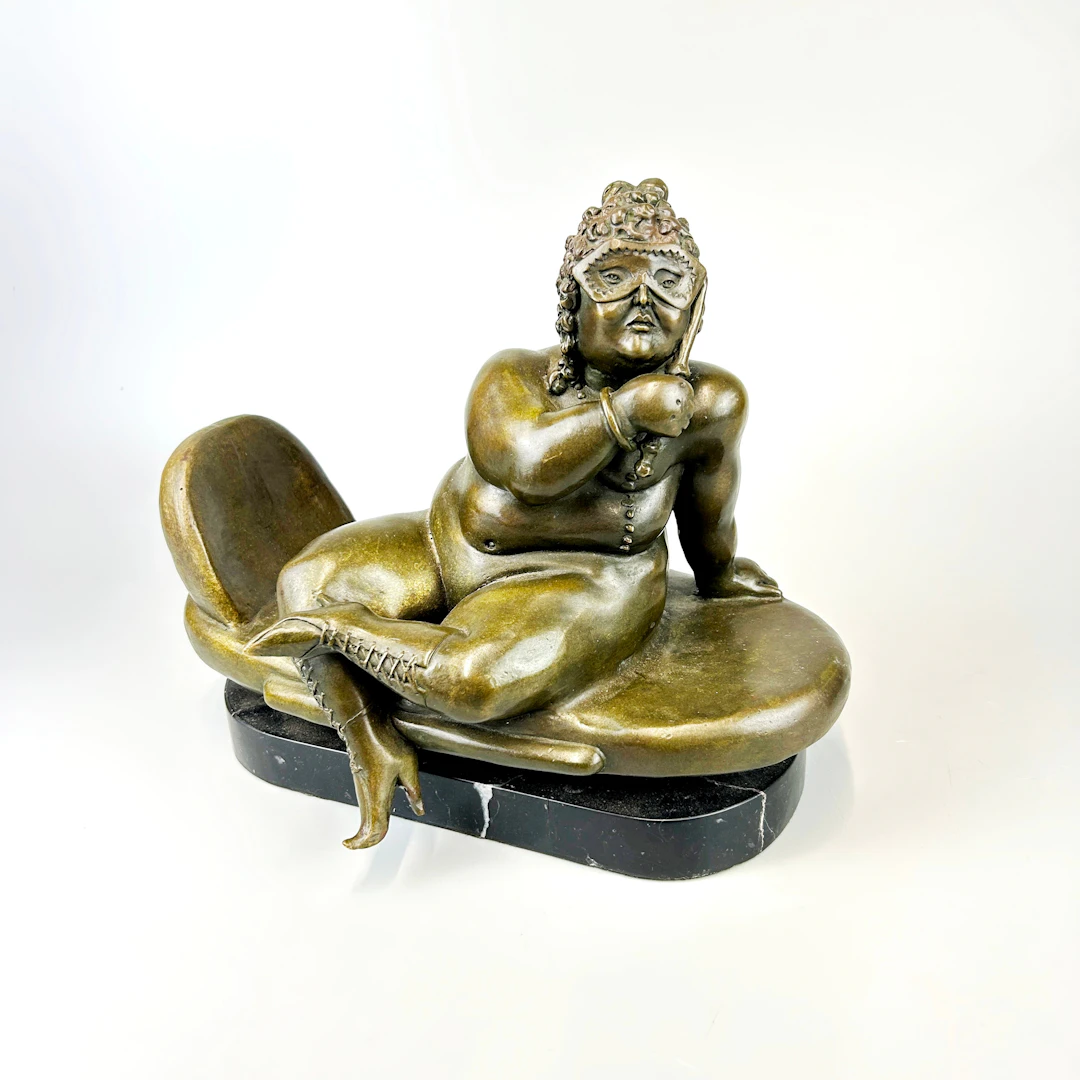BRONZE BOTERO STYLE GIRL.