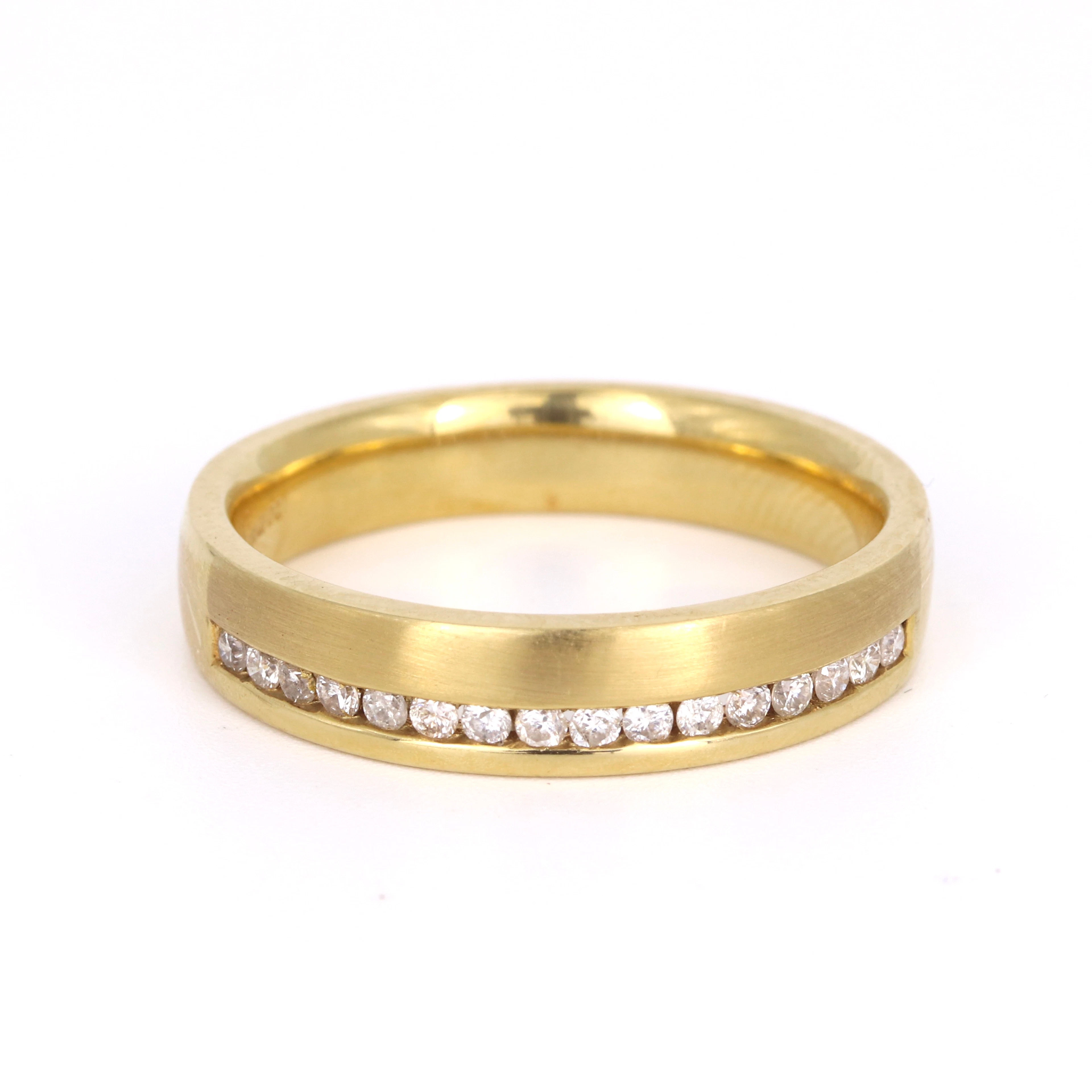18CT GOLD DIAMOND RING.