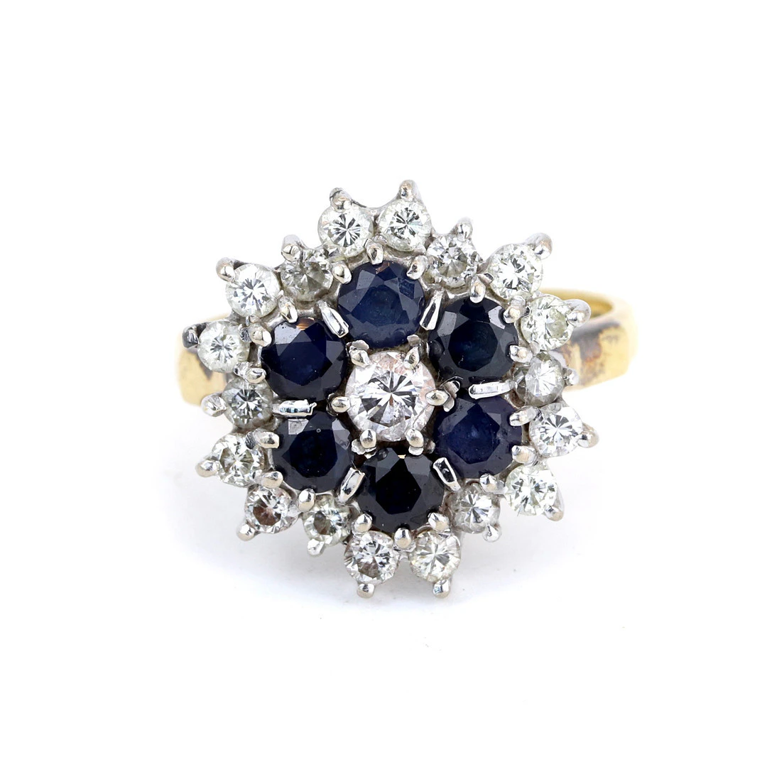 18CT GOLD SAPPHIRE & DIAMOND RING.