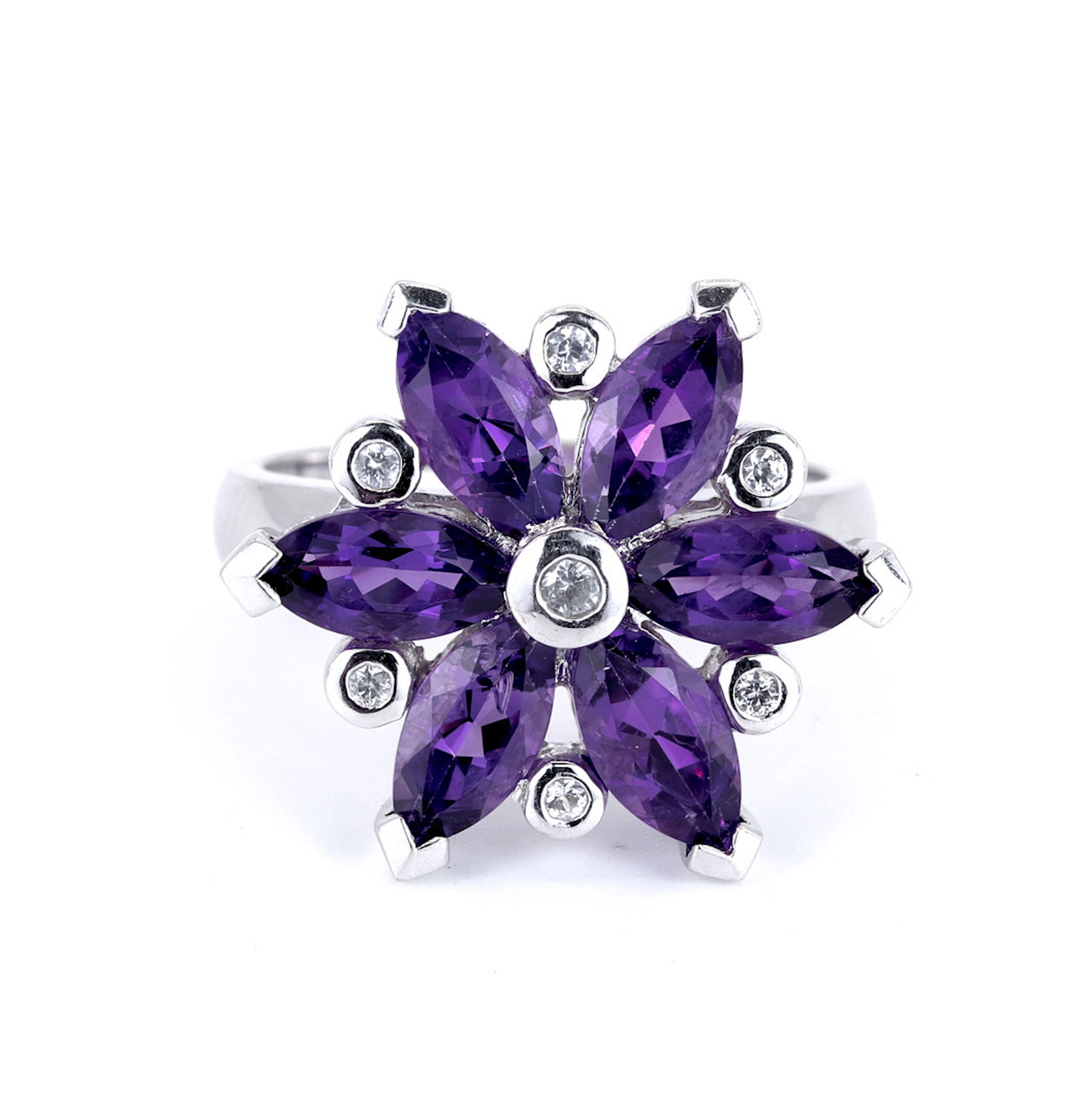 14CT GOLD AMETHYST & DIAMOND RING.