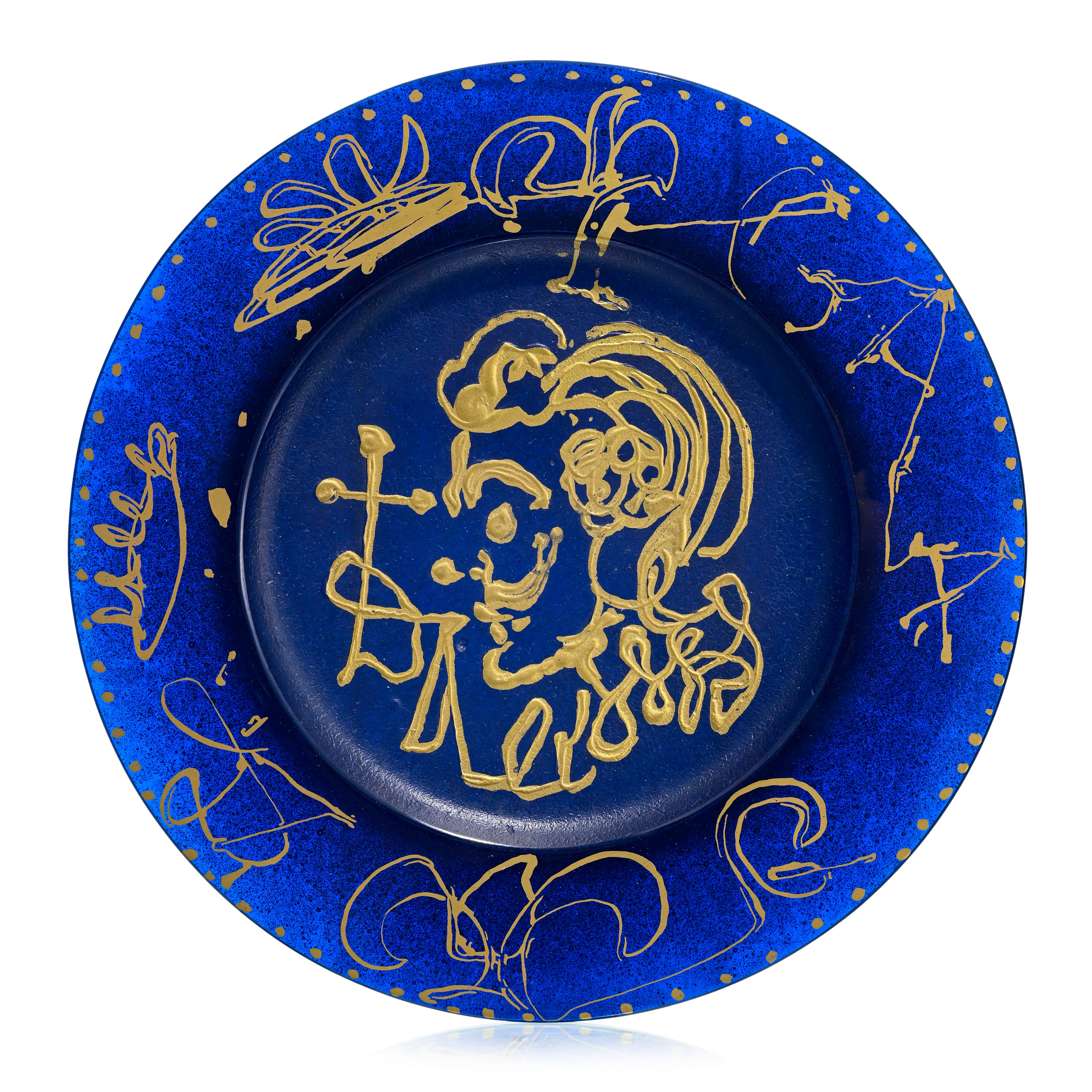 Assiette en pâte de verre bleu signée Daum made in France, Salvador