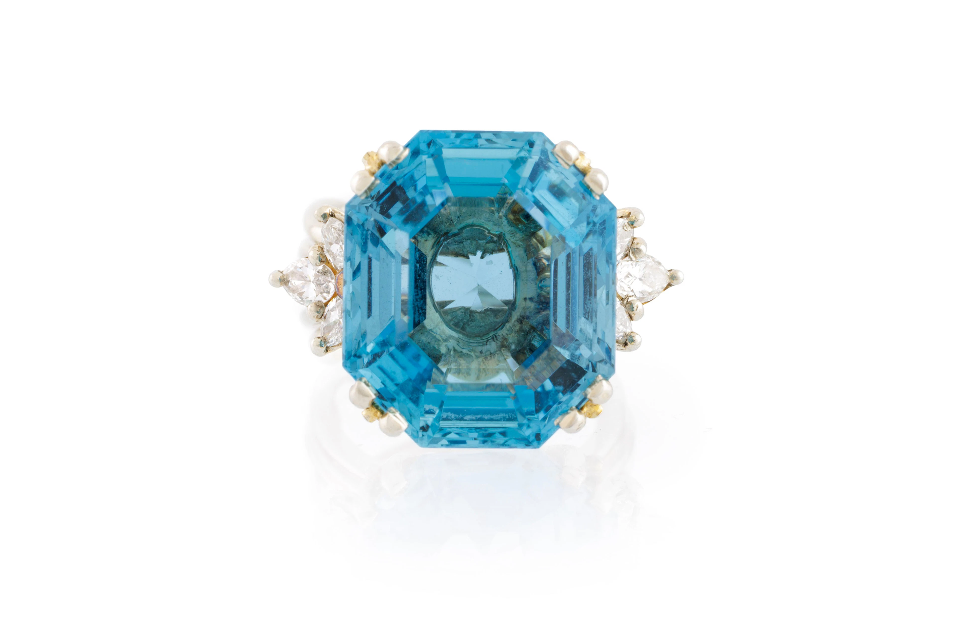 Bague or gris 750 sertie d'une aigue-marine (env. 23.5 ct) taille