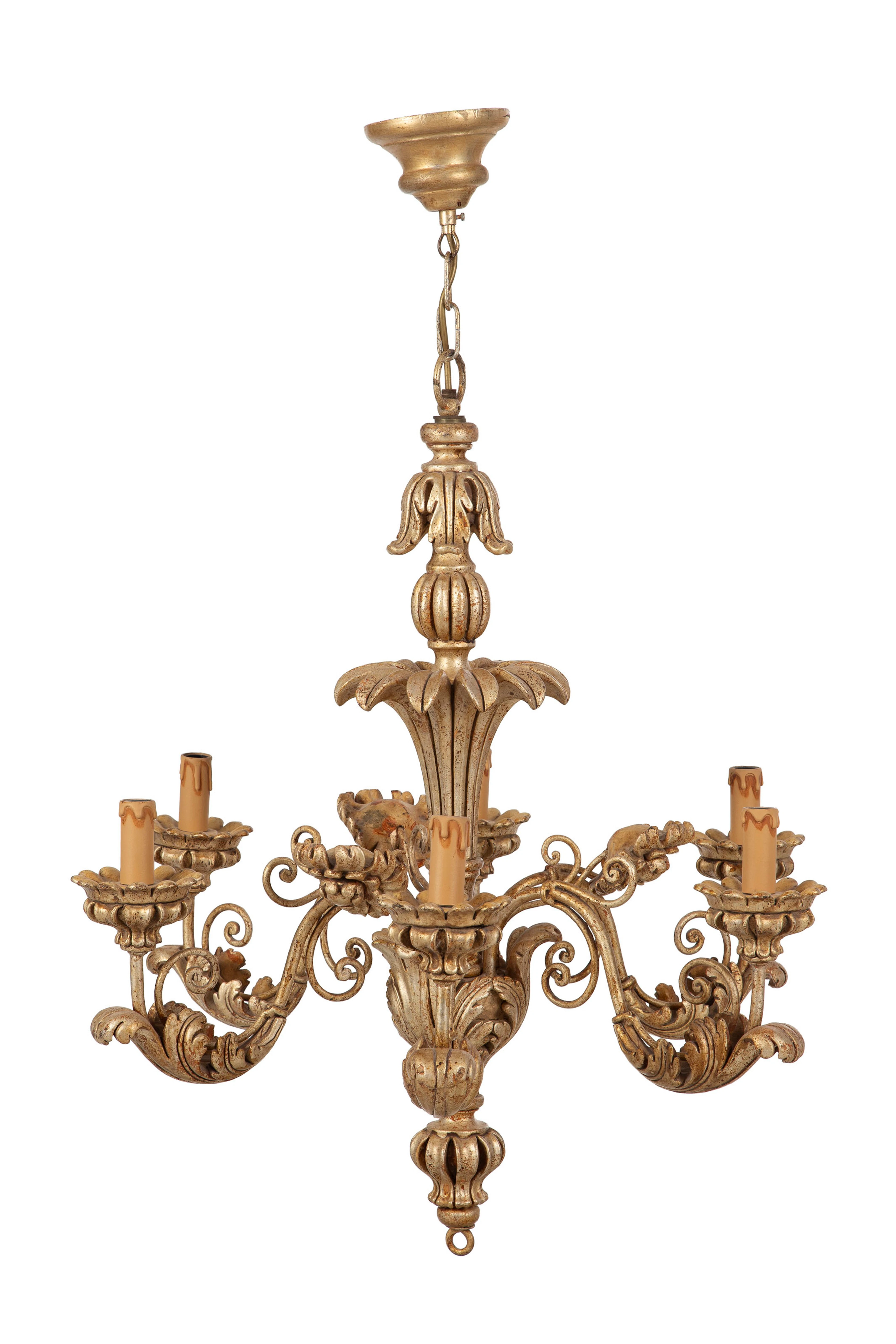Lustre de style Louis XV, XXe s., en bois et métal doré, à décor de