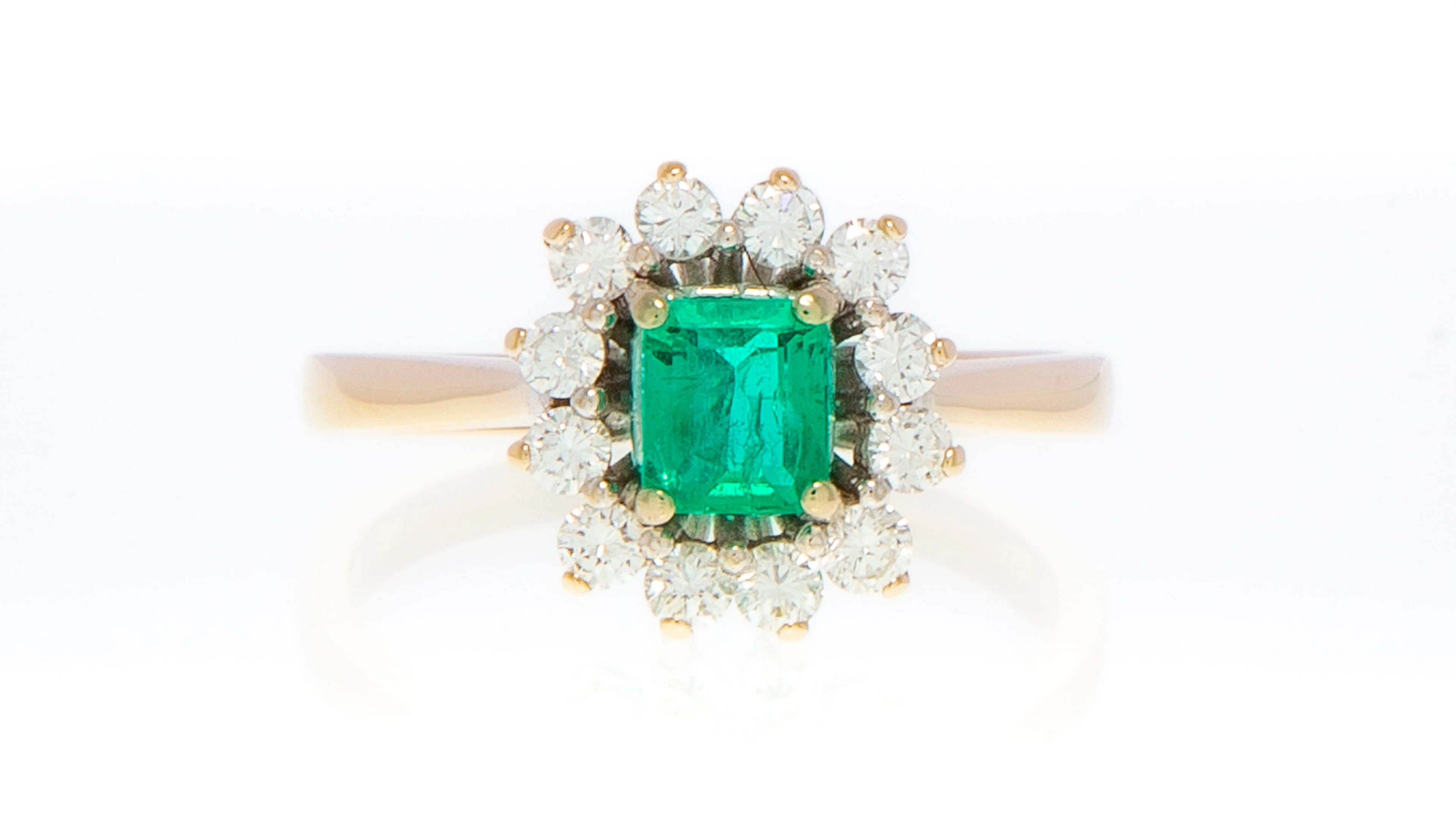 Bucherer, bague or gris 750 sertie d'une émeraude taille émeraude