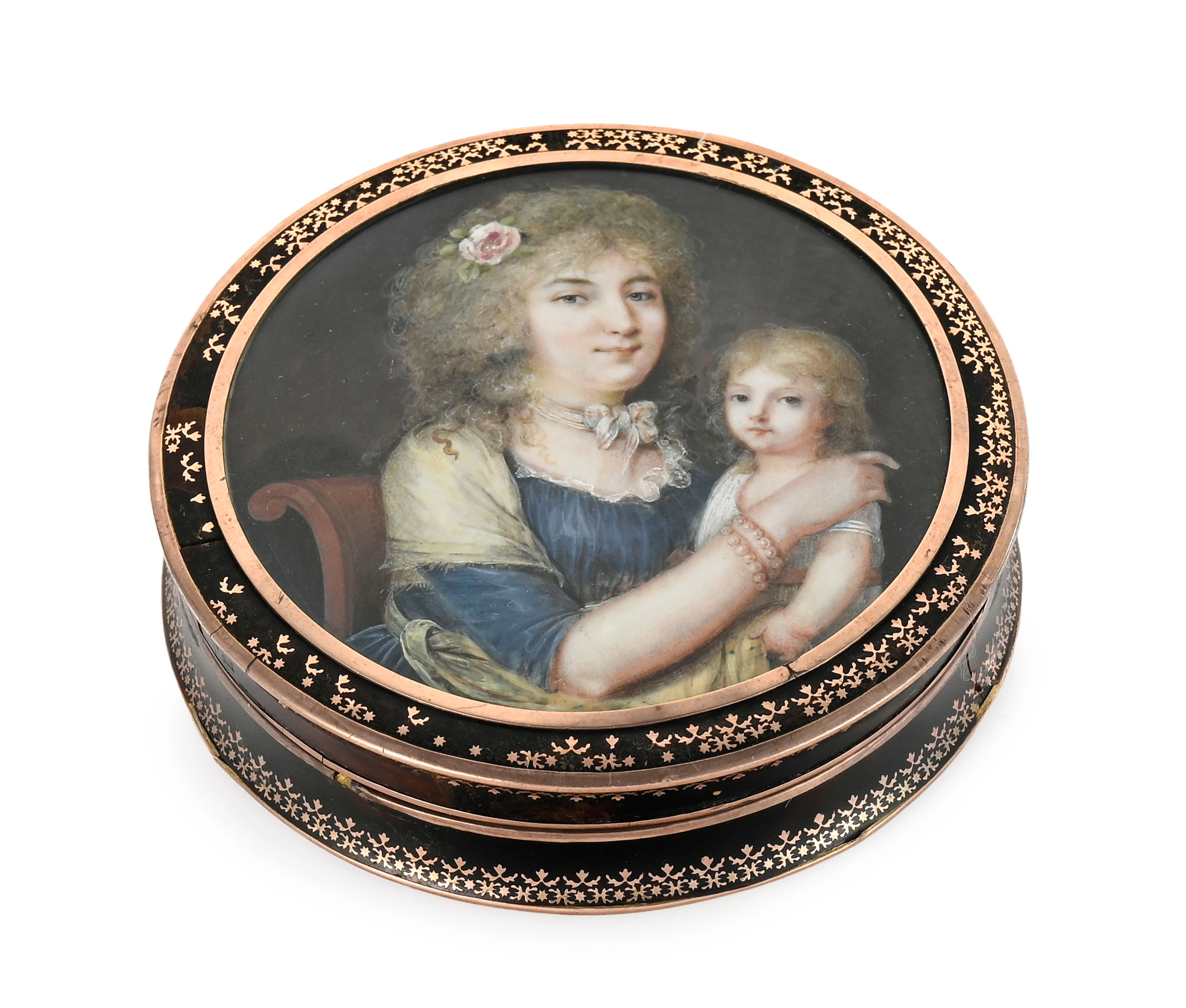 Boîte ronde en écaille piqué or, fin XVIIIe s., le couvercle centré