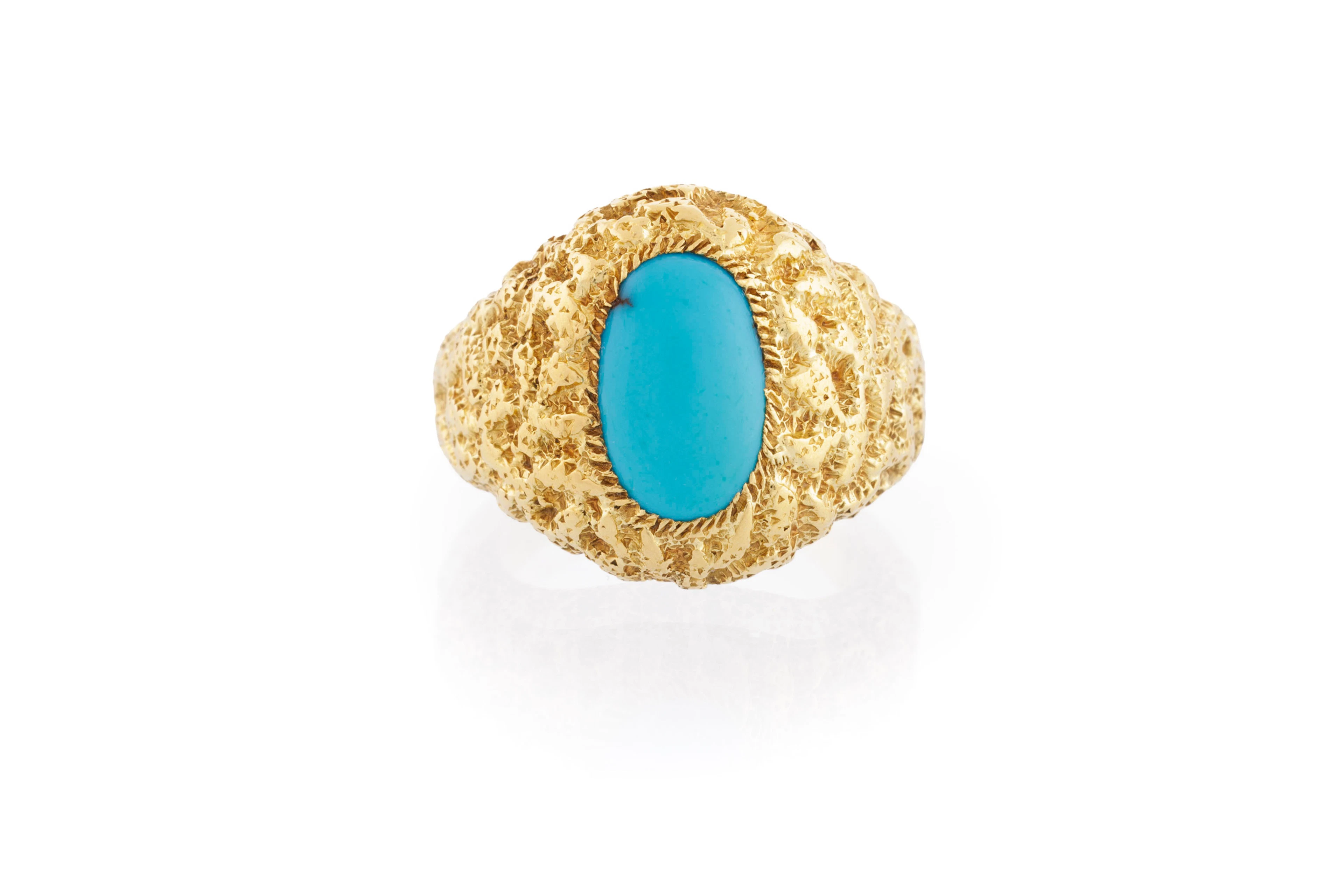 Chaumet, bague années 1970 or 750 texturé ornée d'une turquoise ovale