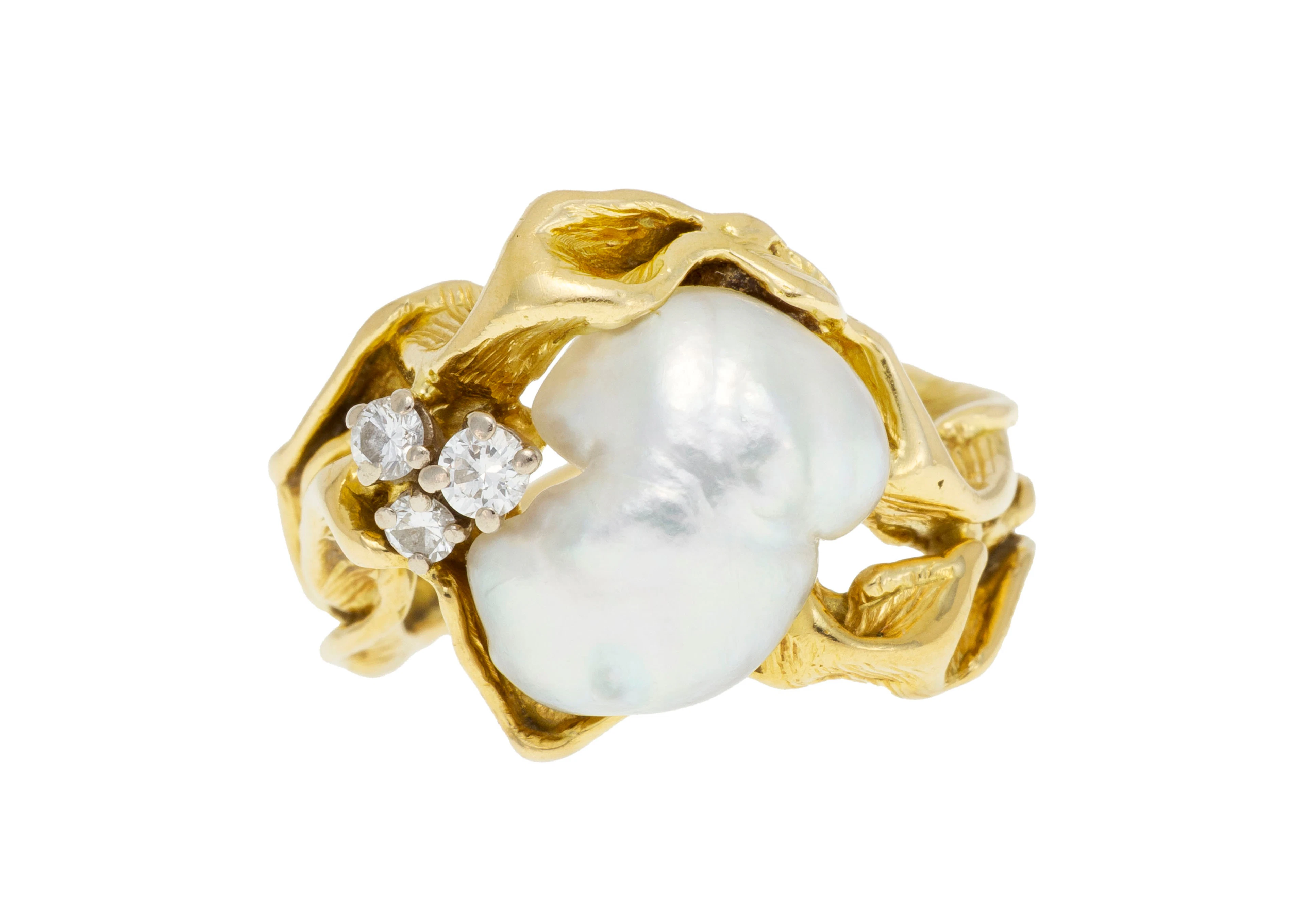 Gilbert Albert, bague or 750 froissé enserrant une perle de culture