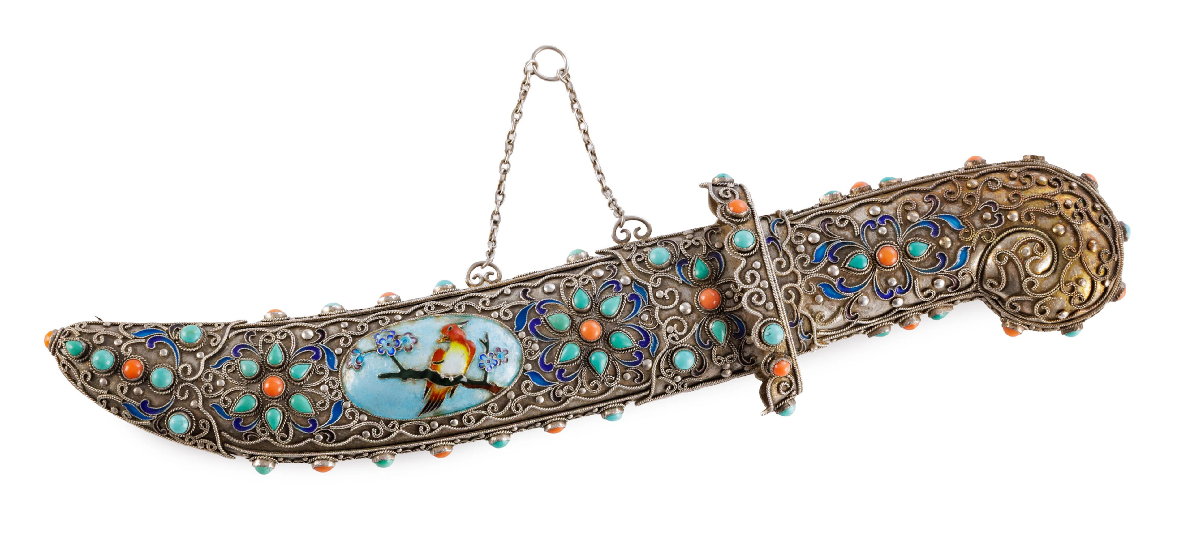 Dague en argent et émail, sertie de corail et de turquoises, Chine