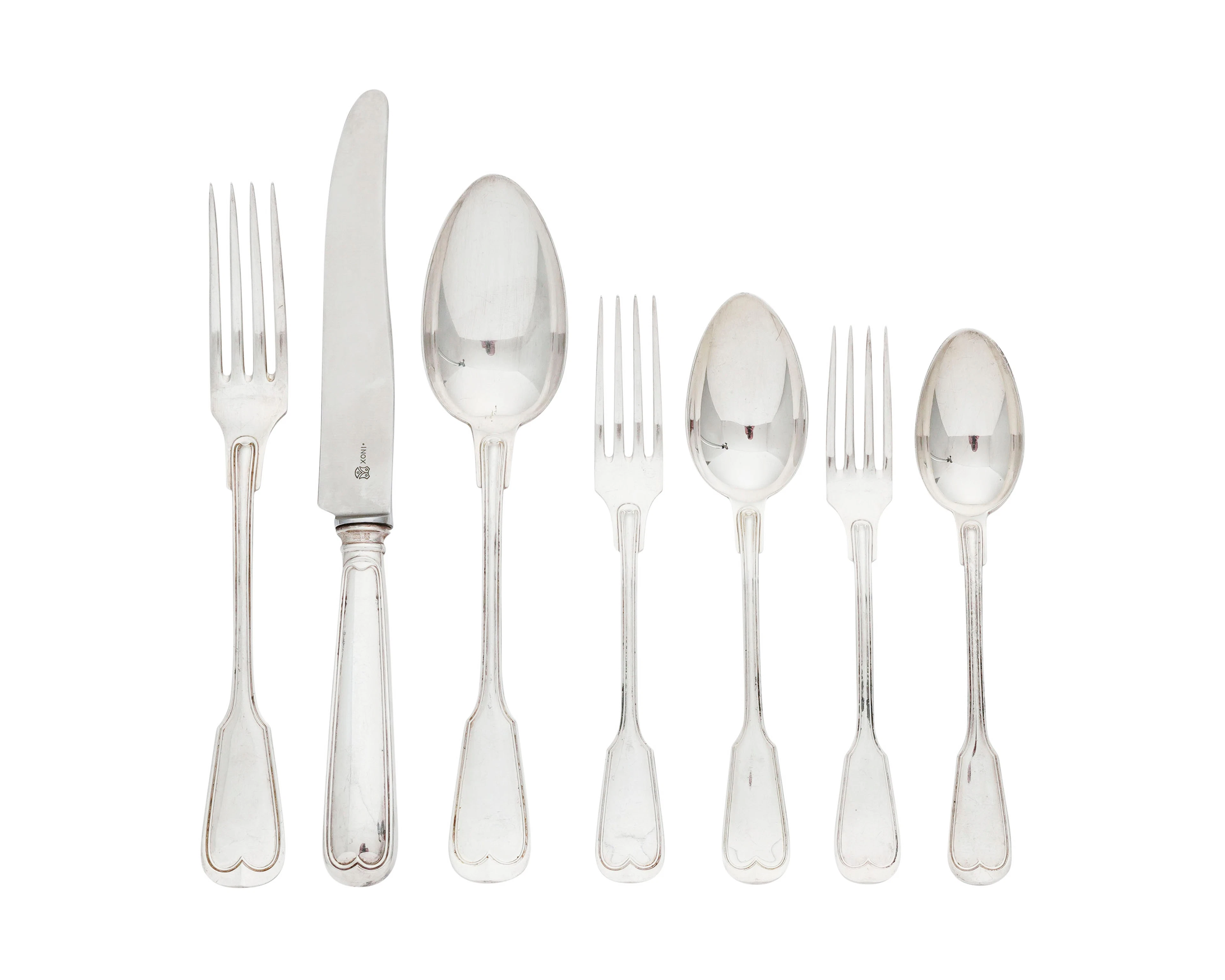 Ensemble de 16 fourchettes filets et 16 couteaux coquille de table