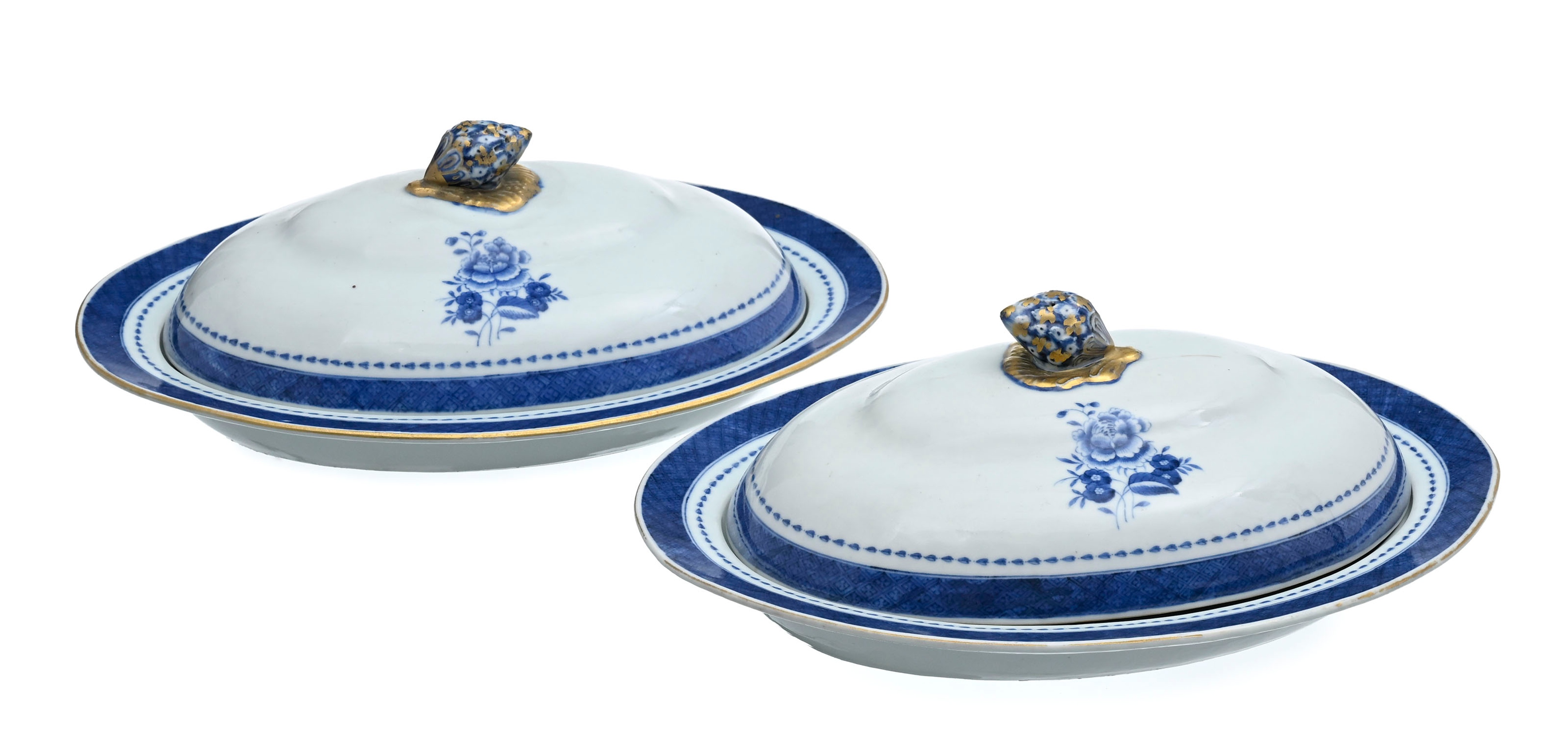2 légumiers en porcelaine, Chine, dynastie Qing, décor en bleu et