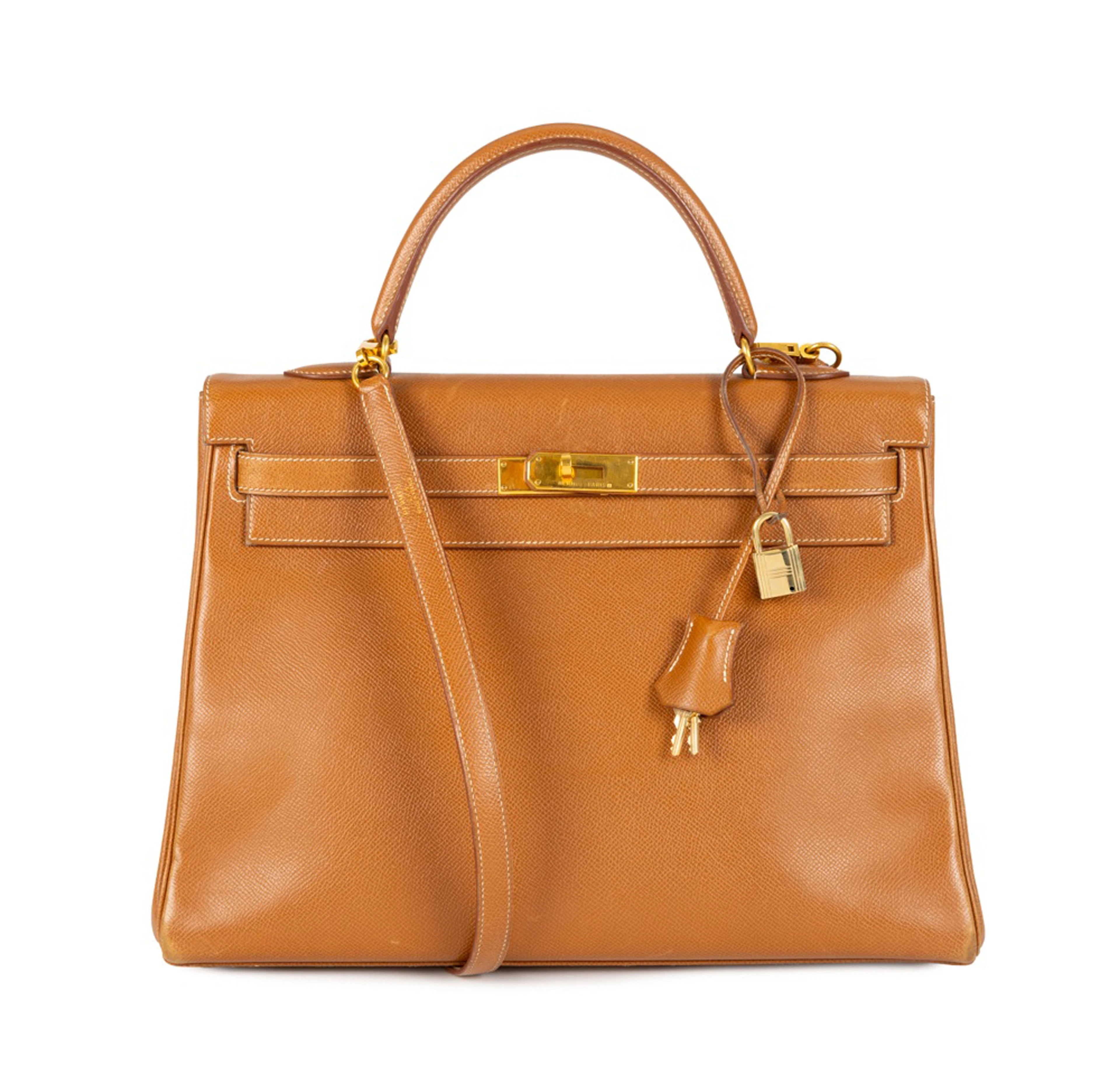 Hermès, sac Kelly 35 retourné en cuir Epsom gold, année 1996, piqué