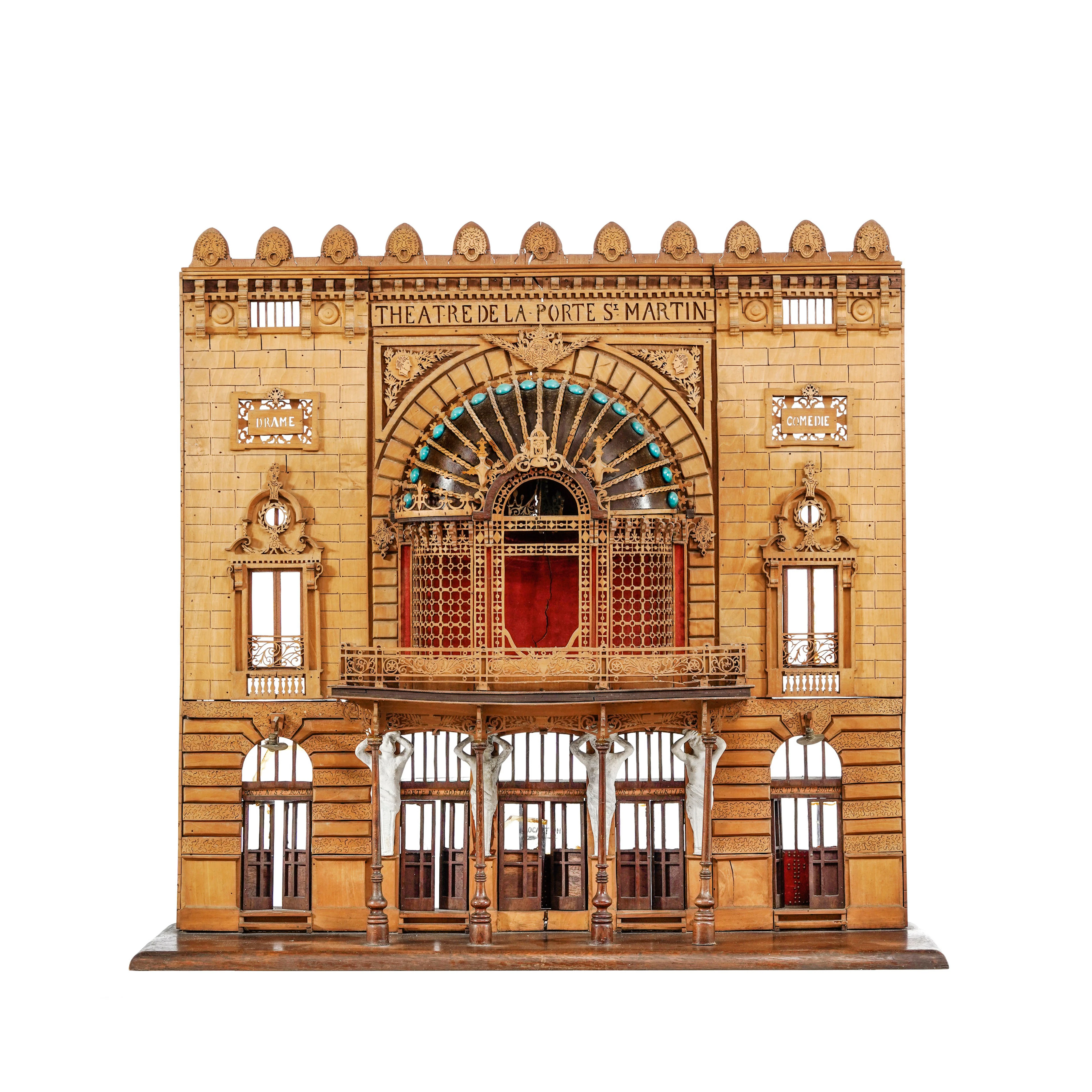 Façade du théâtre de la porte Saint-Martin à Paris, maquette en bois