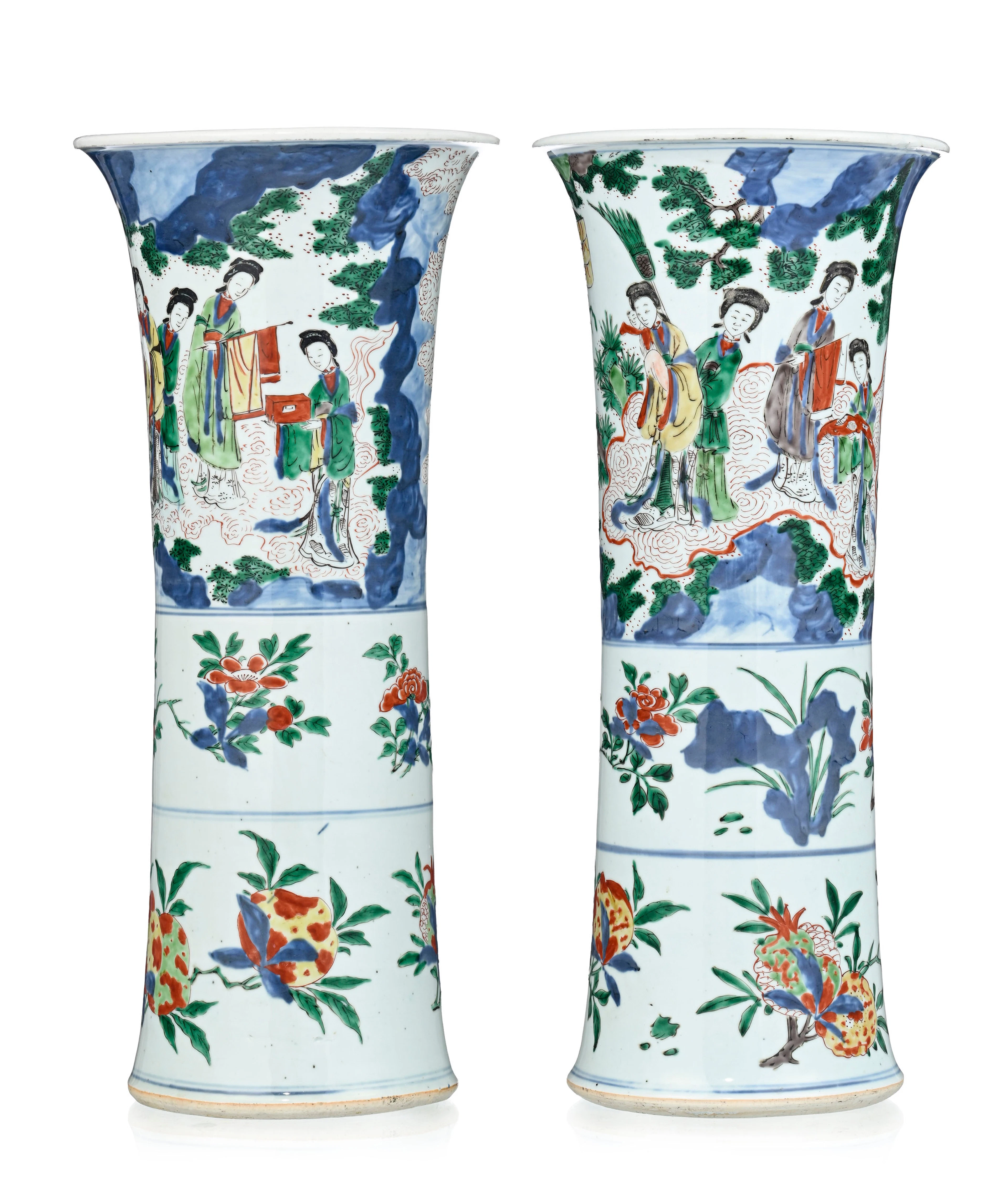 Paire de vases gu en porcelaine wucai, Chine, époque Transition (1618-1683)
