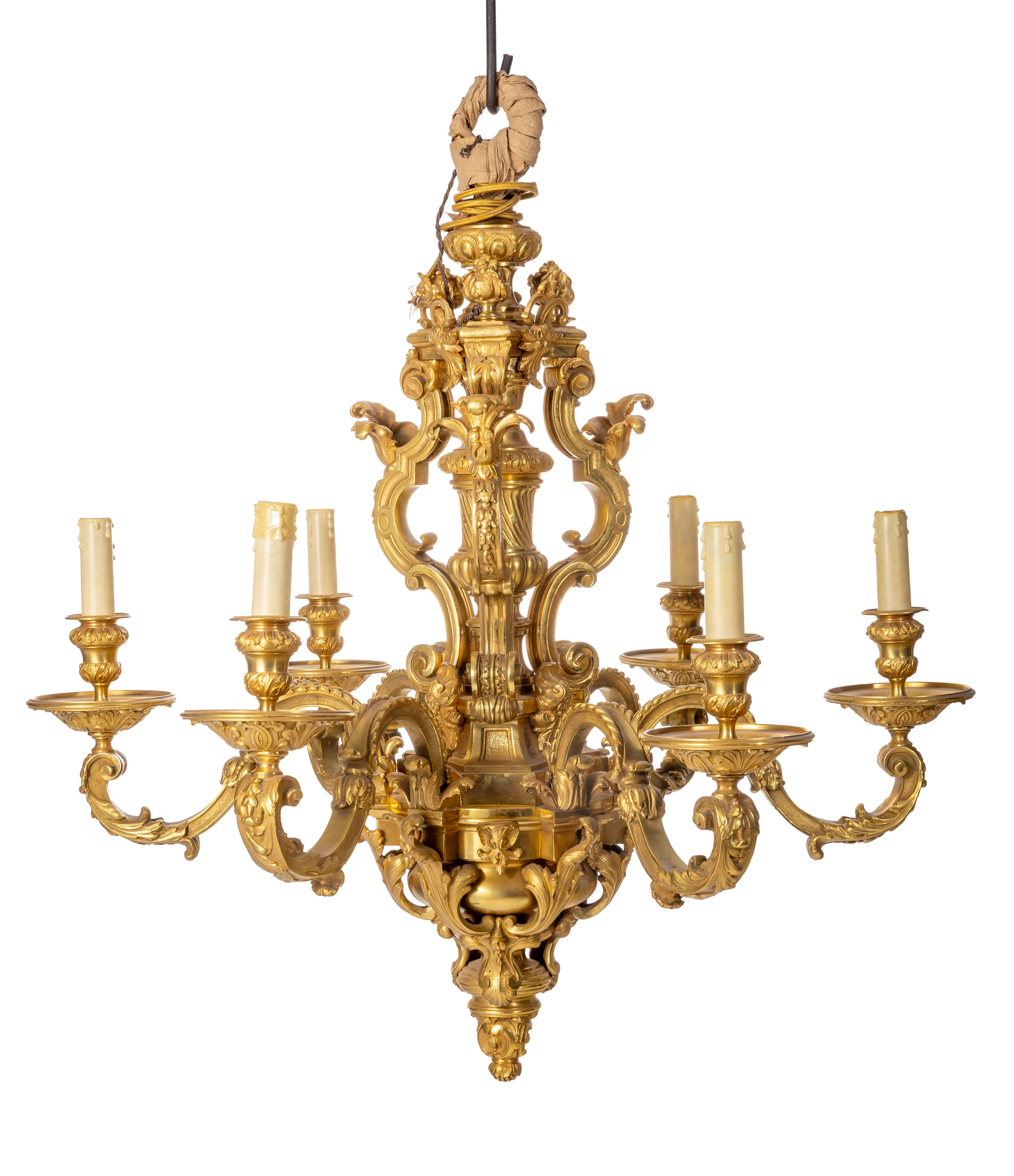 Lustre de style Louis XIV, XXe s., en bronze ciselé et doré, à décor