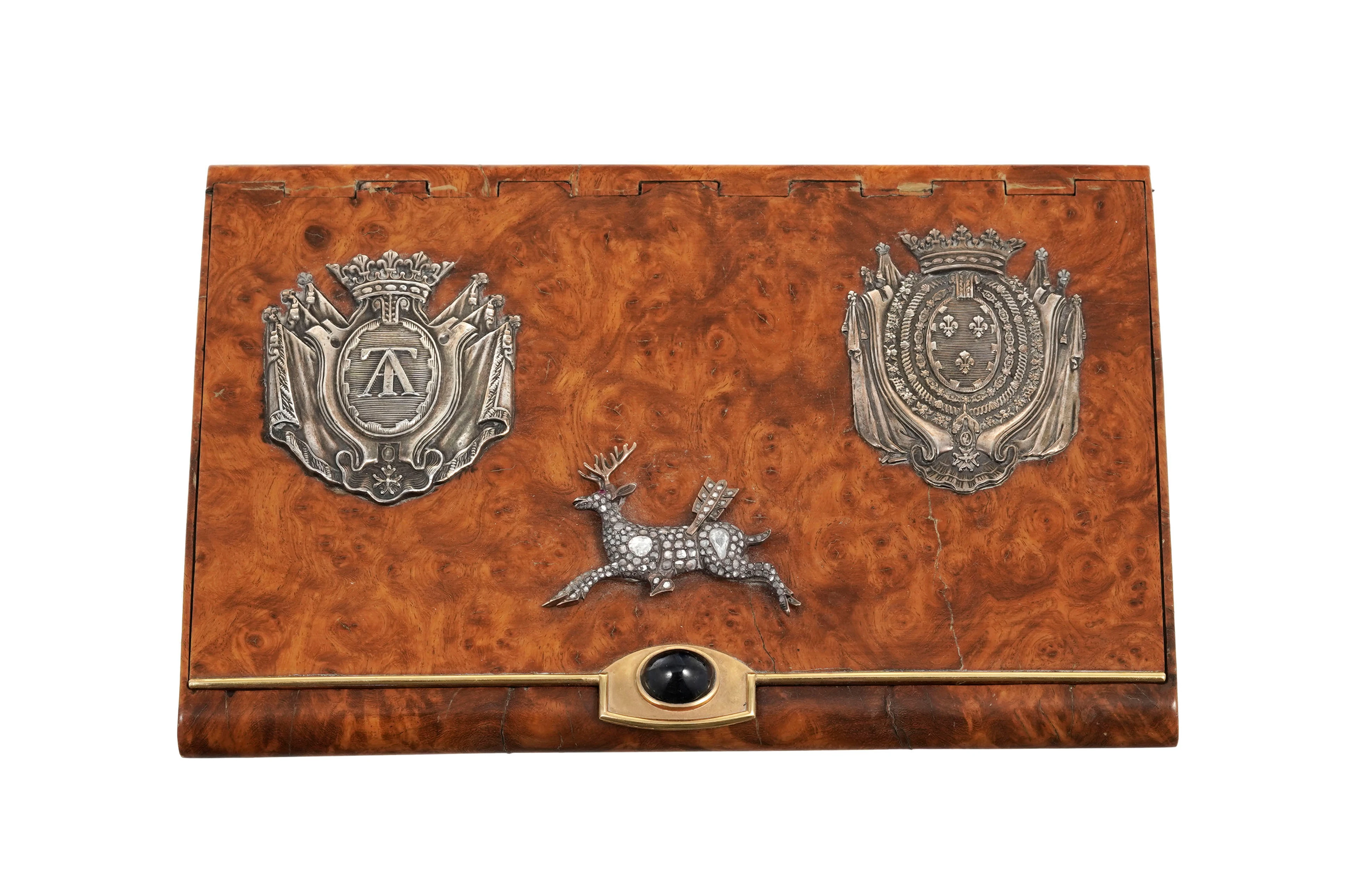 Coffret en bois de loup de Carélie, début XXe s., pressoir et bord