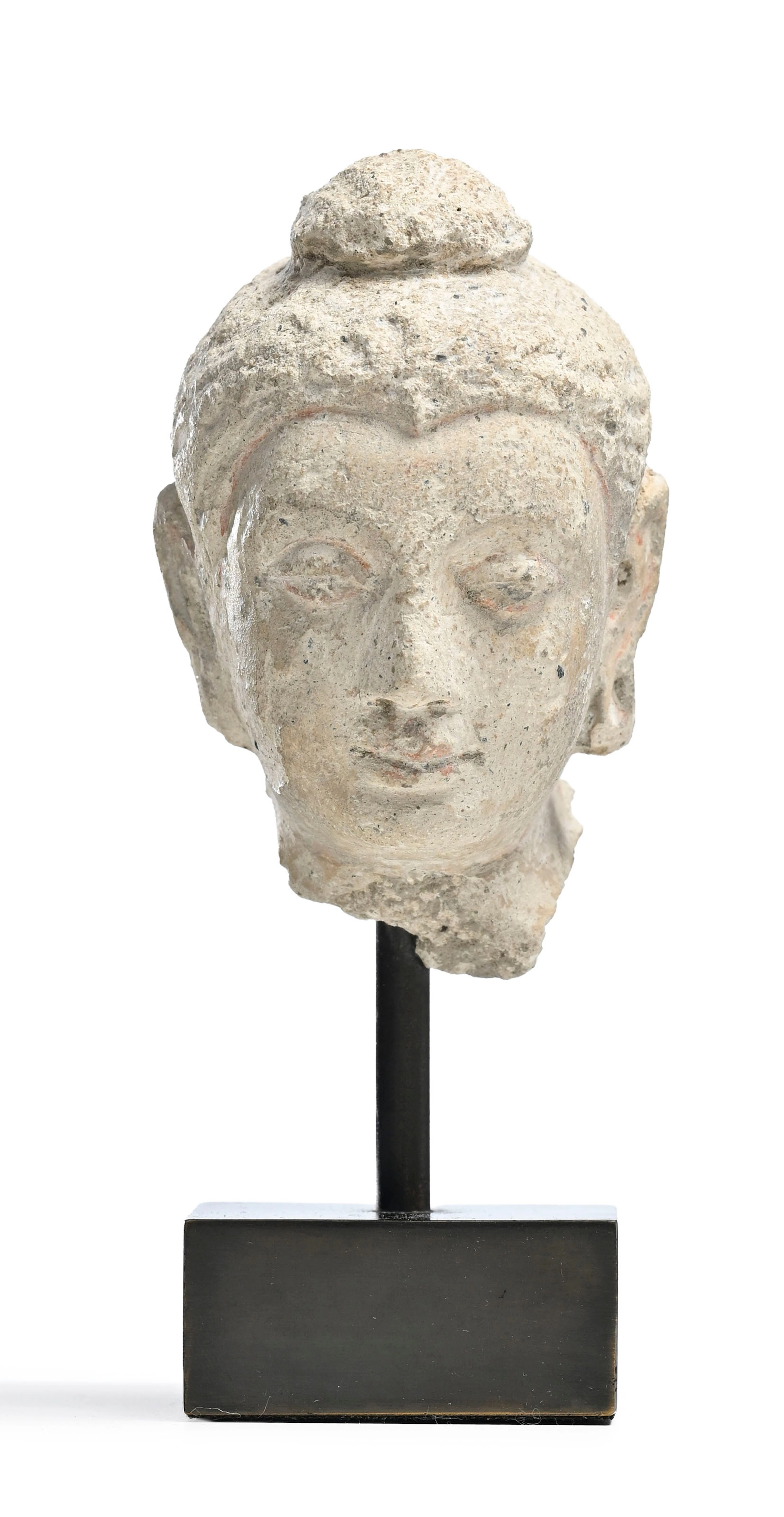 Petite tête de Bouddha, sculpture en stuc, Gandhara, III-Ve s., avec
