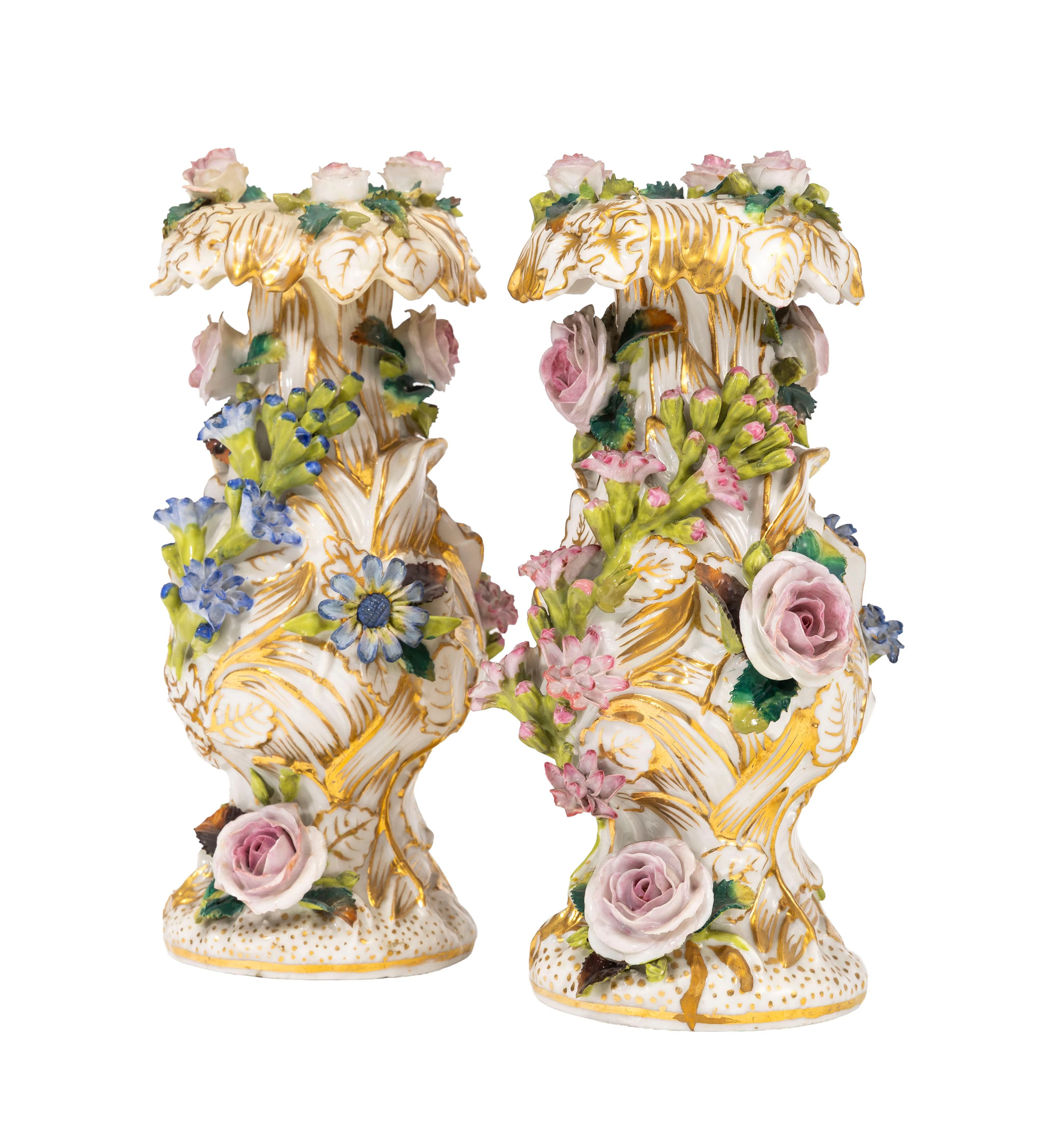 Jacob Petit. Paire de vases balustres en porcelaine, XIXe s., à décor