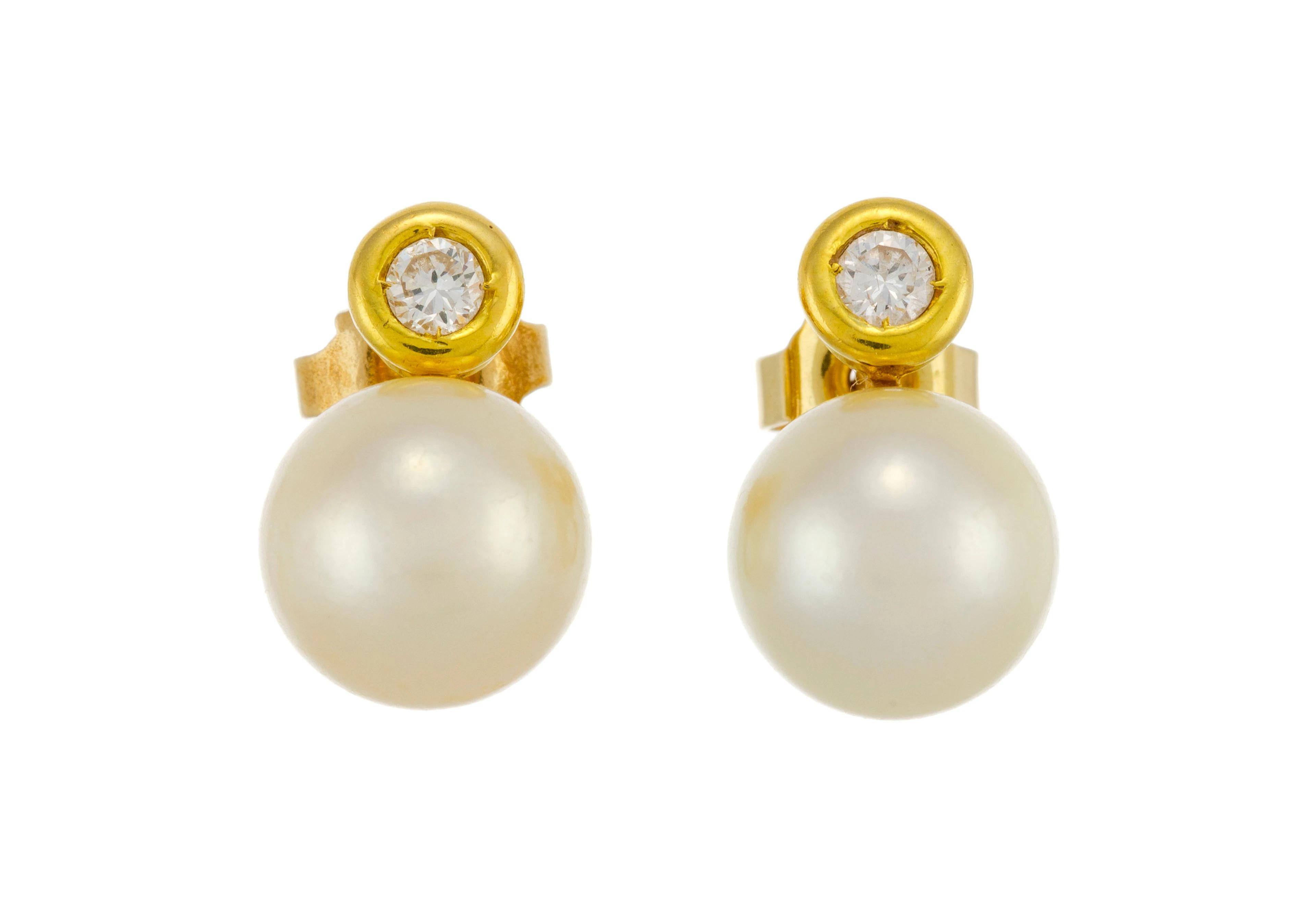 Paire de clous d'oreilles or 585 ornées de perles de culture blanches