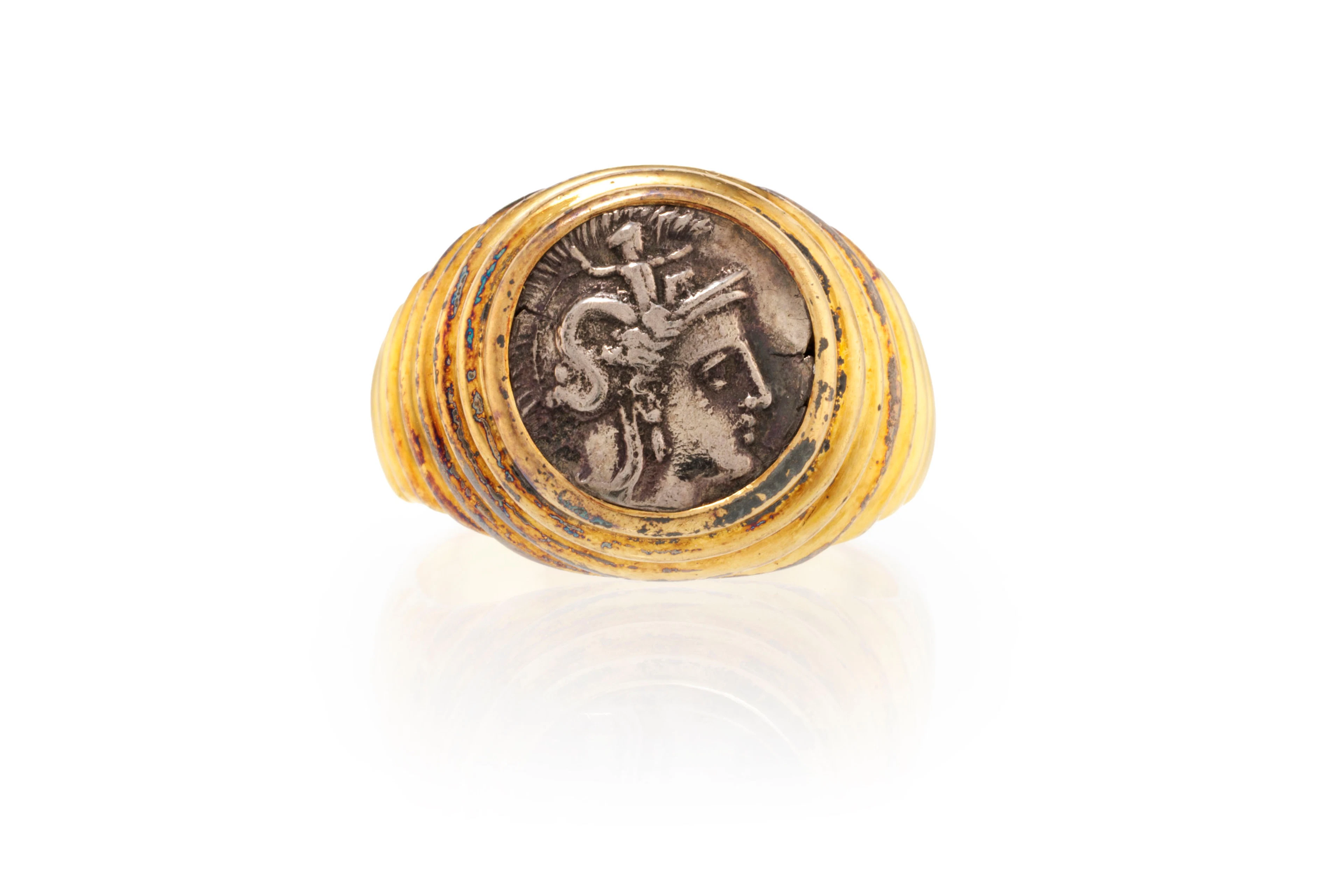 Bulgari, Monete, bague or 750 godronné ornée d'un diobole de Tarentum