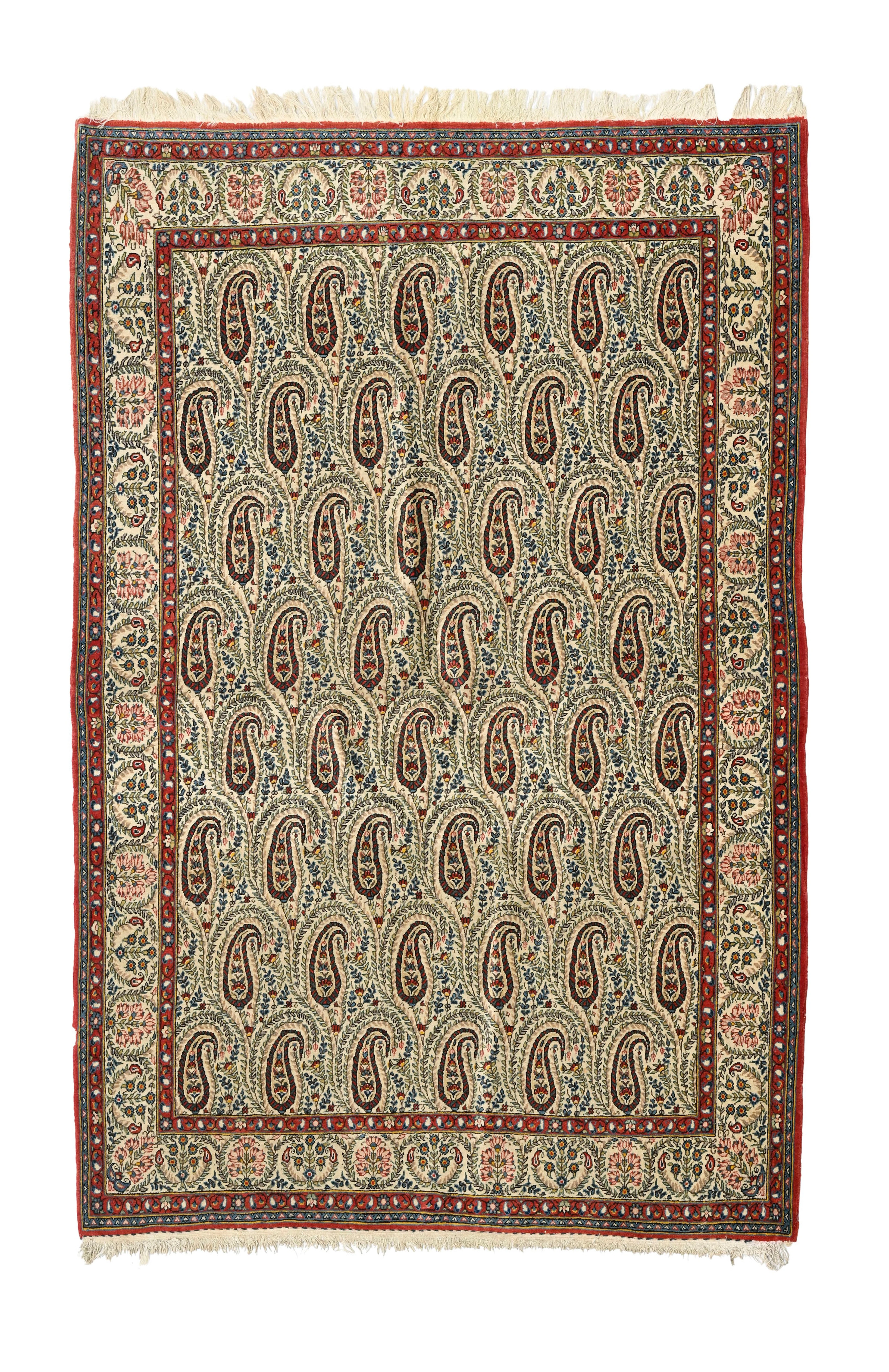 Tapis Ghom, Iran, milieu du XXe s., à semis de botehs ceinturés par