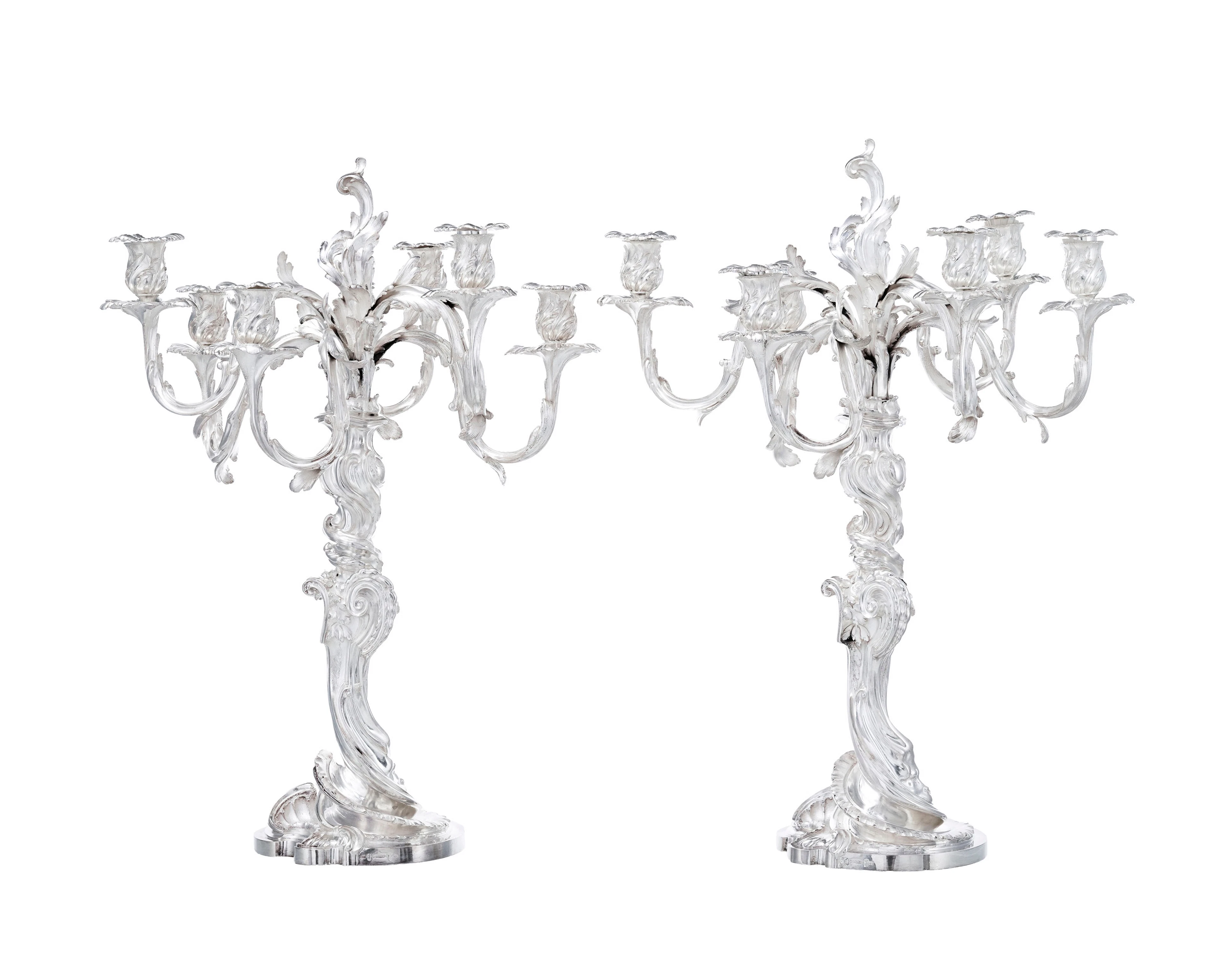 Paire de grands candélabres à 6 bras de lumière de style Rocaille