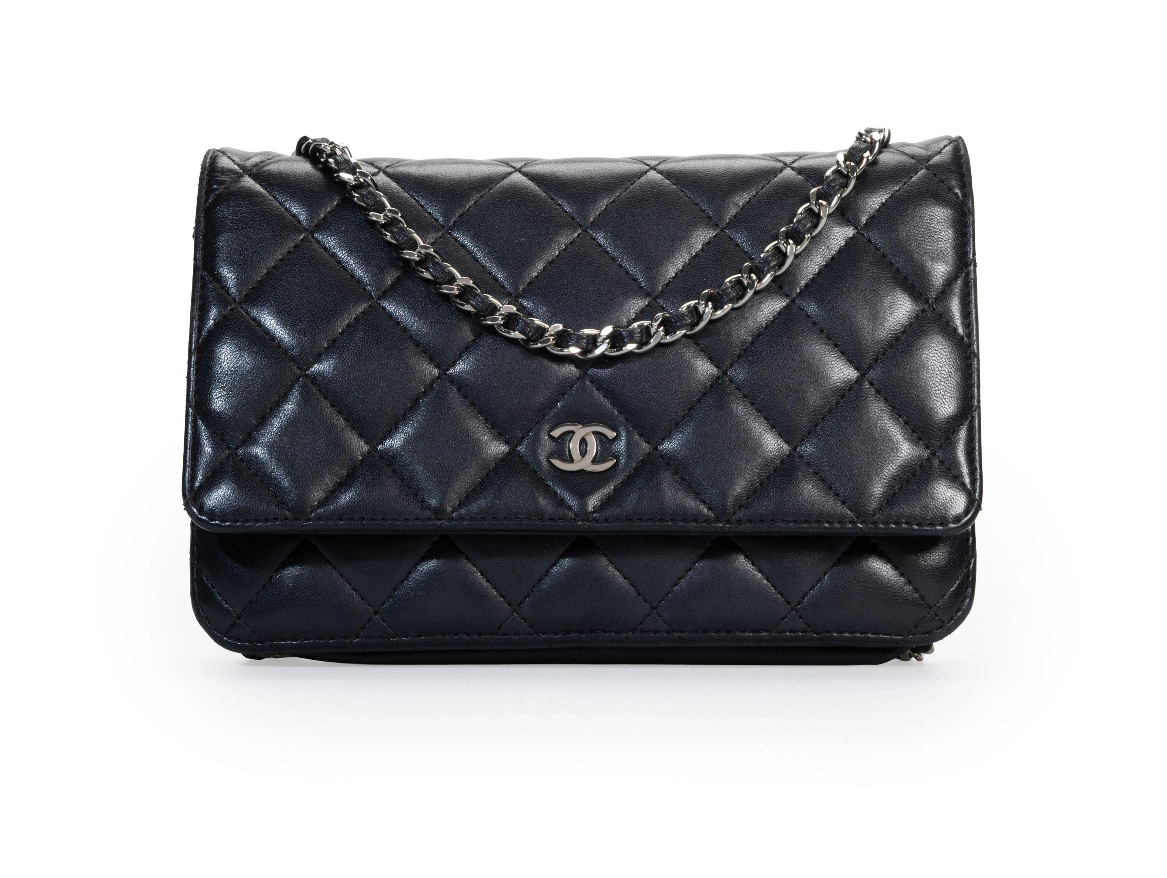 Chanel, pochette Wallet on Chain en cuir lisse noir matelassé, fermoir