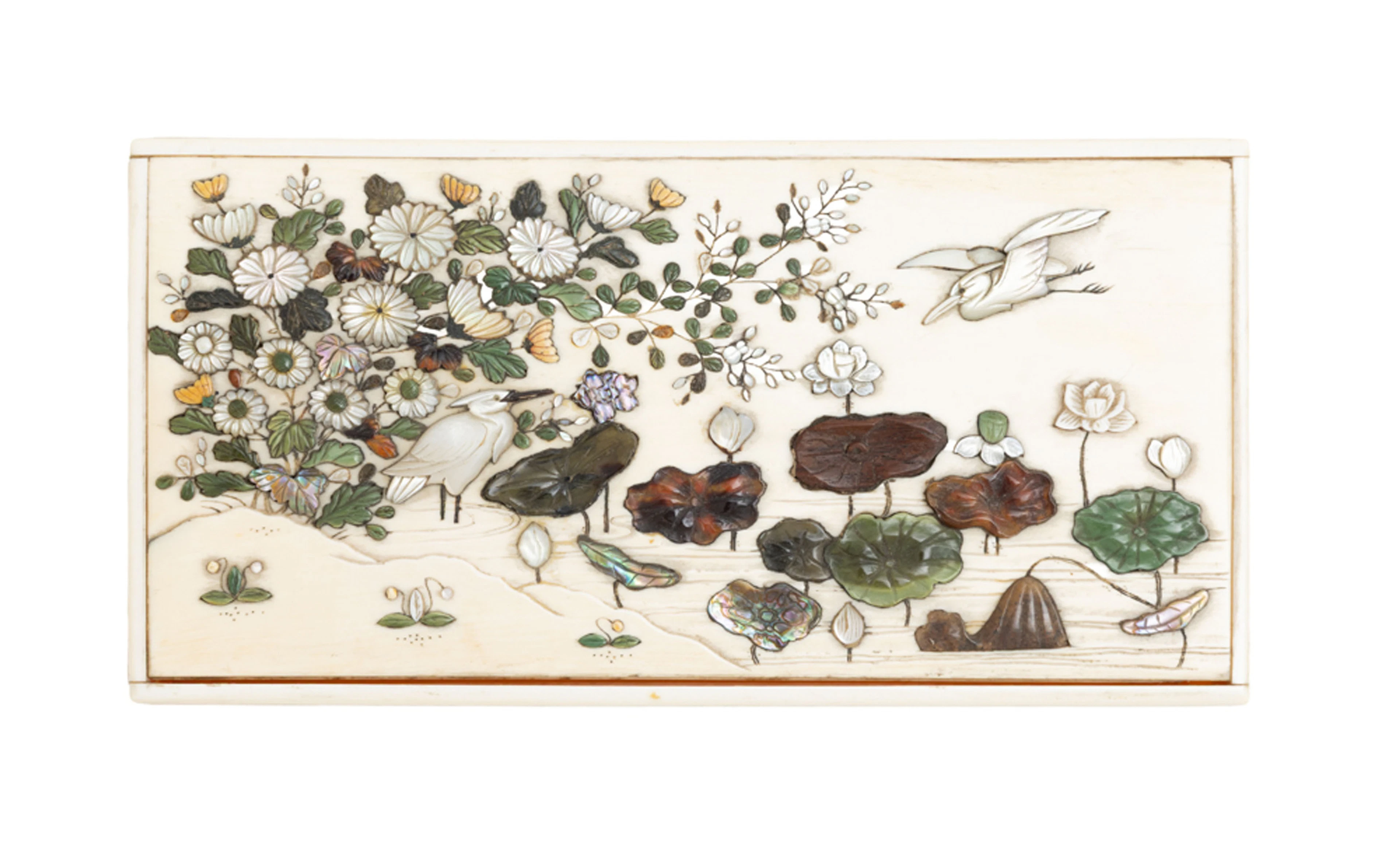 Boîte rectangulaire en ivoire avec incrustations Shibayama, Japon
