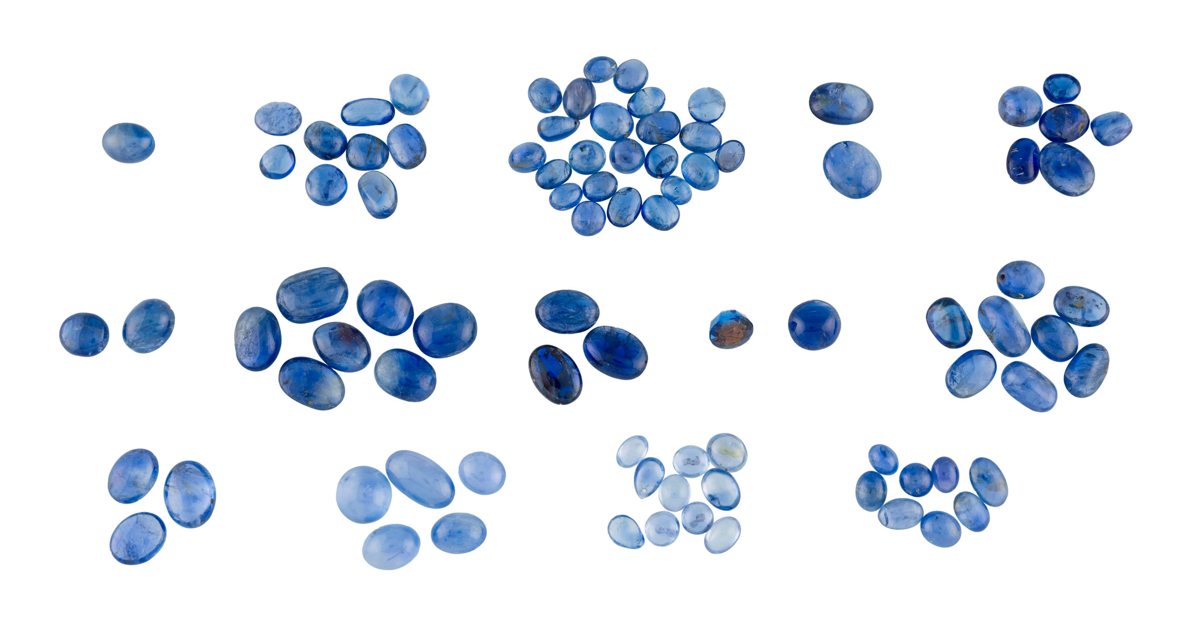 Lot de 14 plis de saphirs taillés en cabochons ou polis pour un total