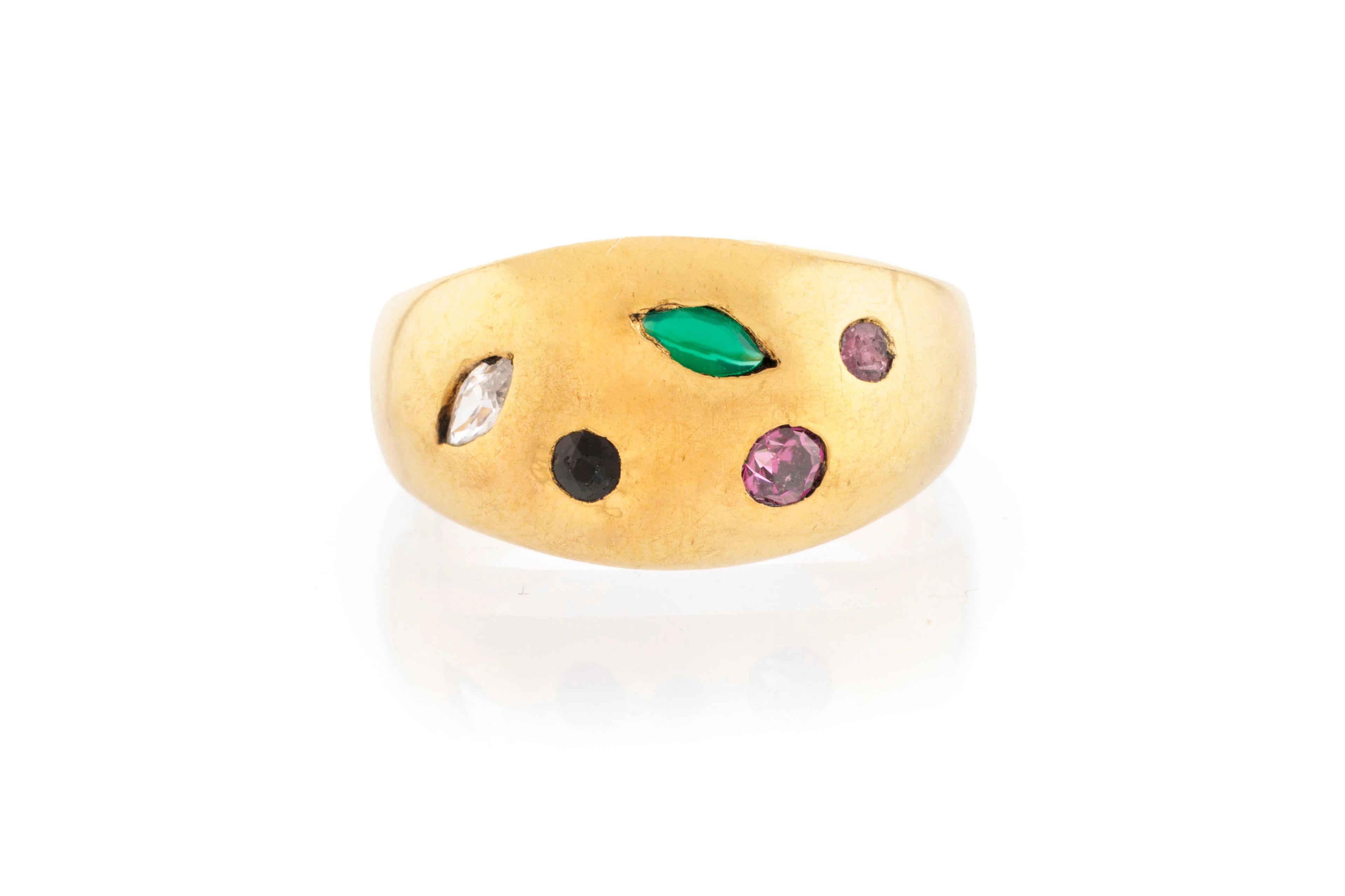 Bague en métal sertie de diverses pierres dont un diamant d'imitation