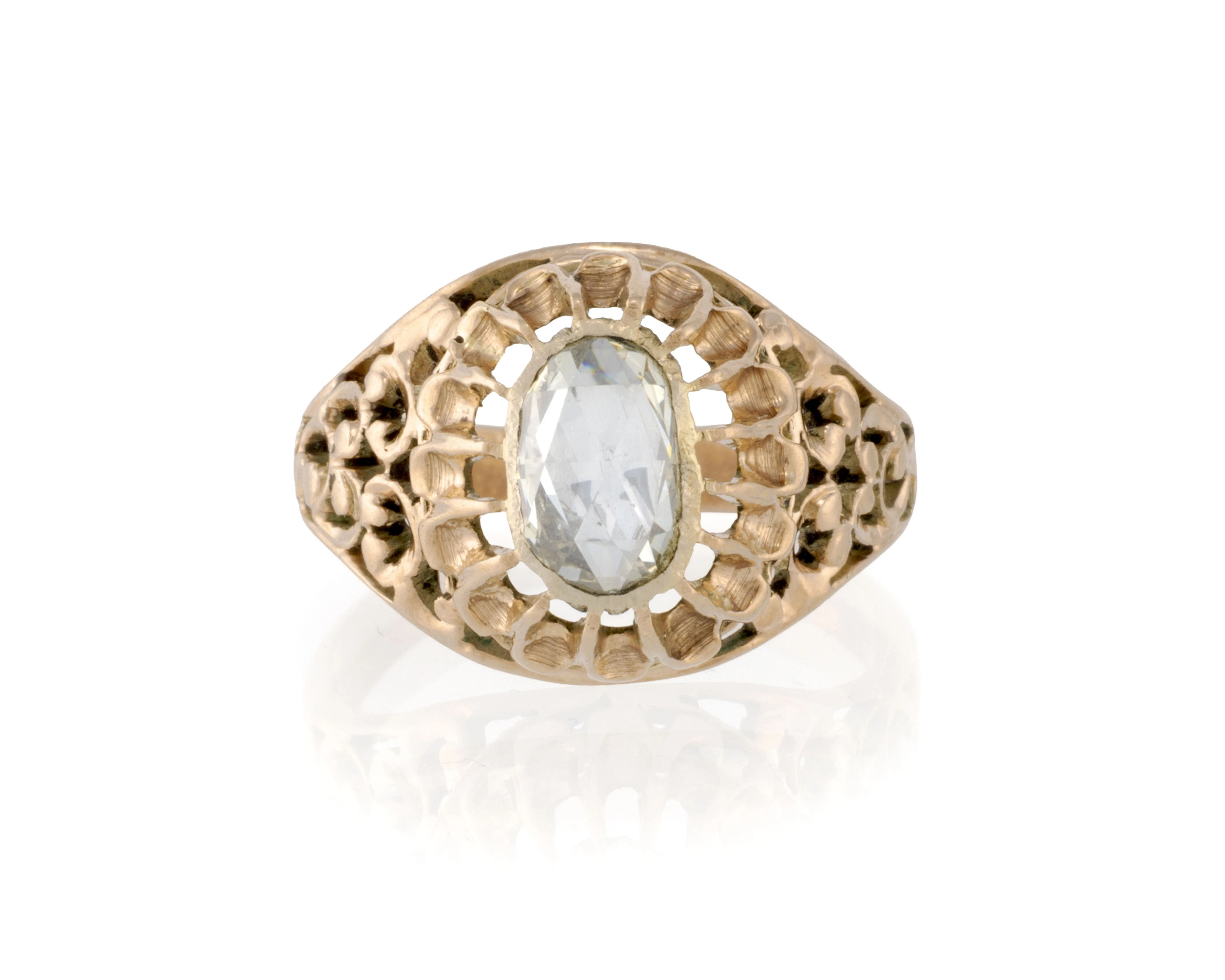 Bague en or rose 585 ajouré et ciselé sertie foilback d'un diamant