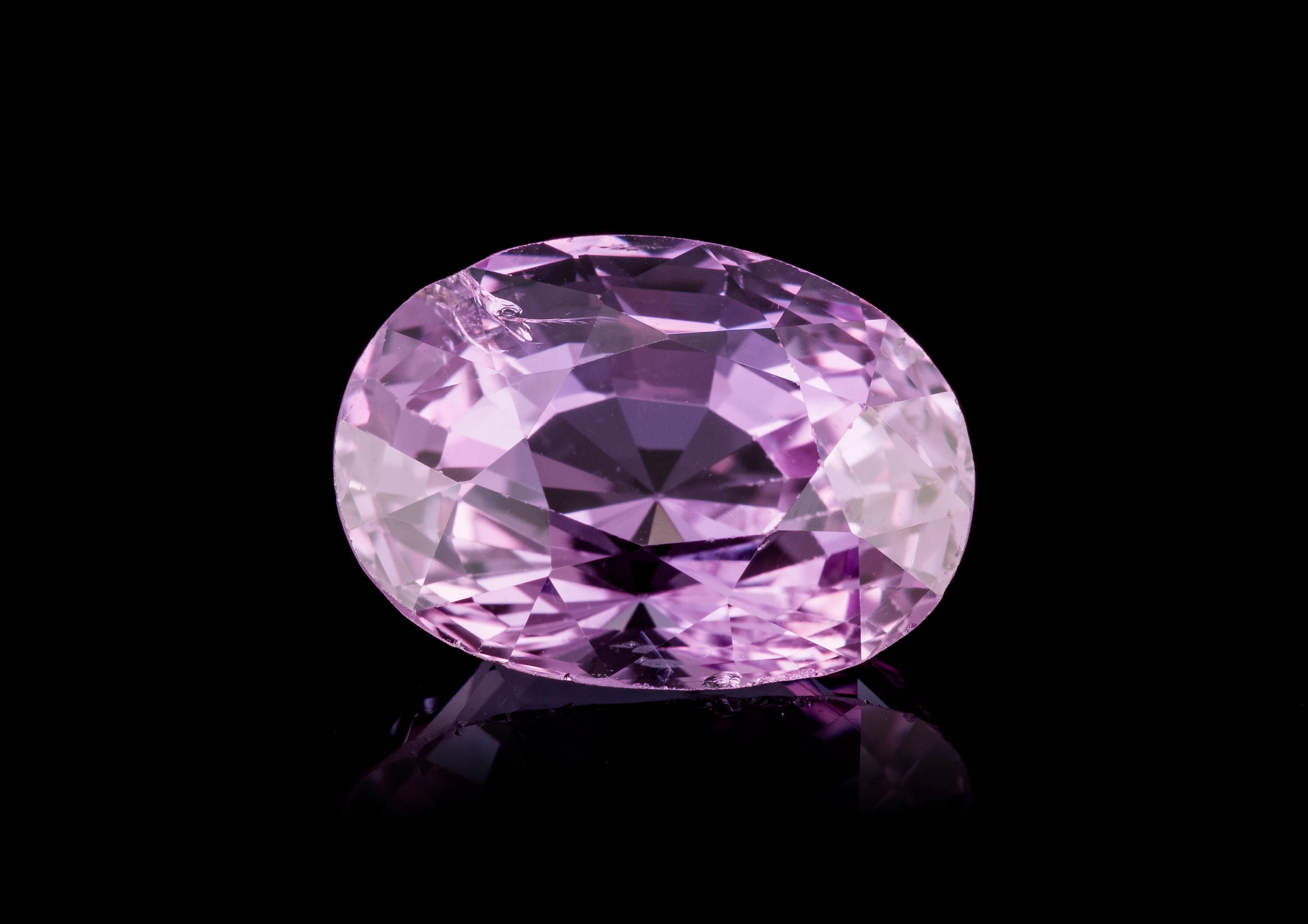 1 saphir rose taille ovale sur papier de 10.41 carats, Ceylan, non