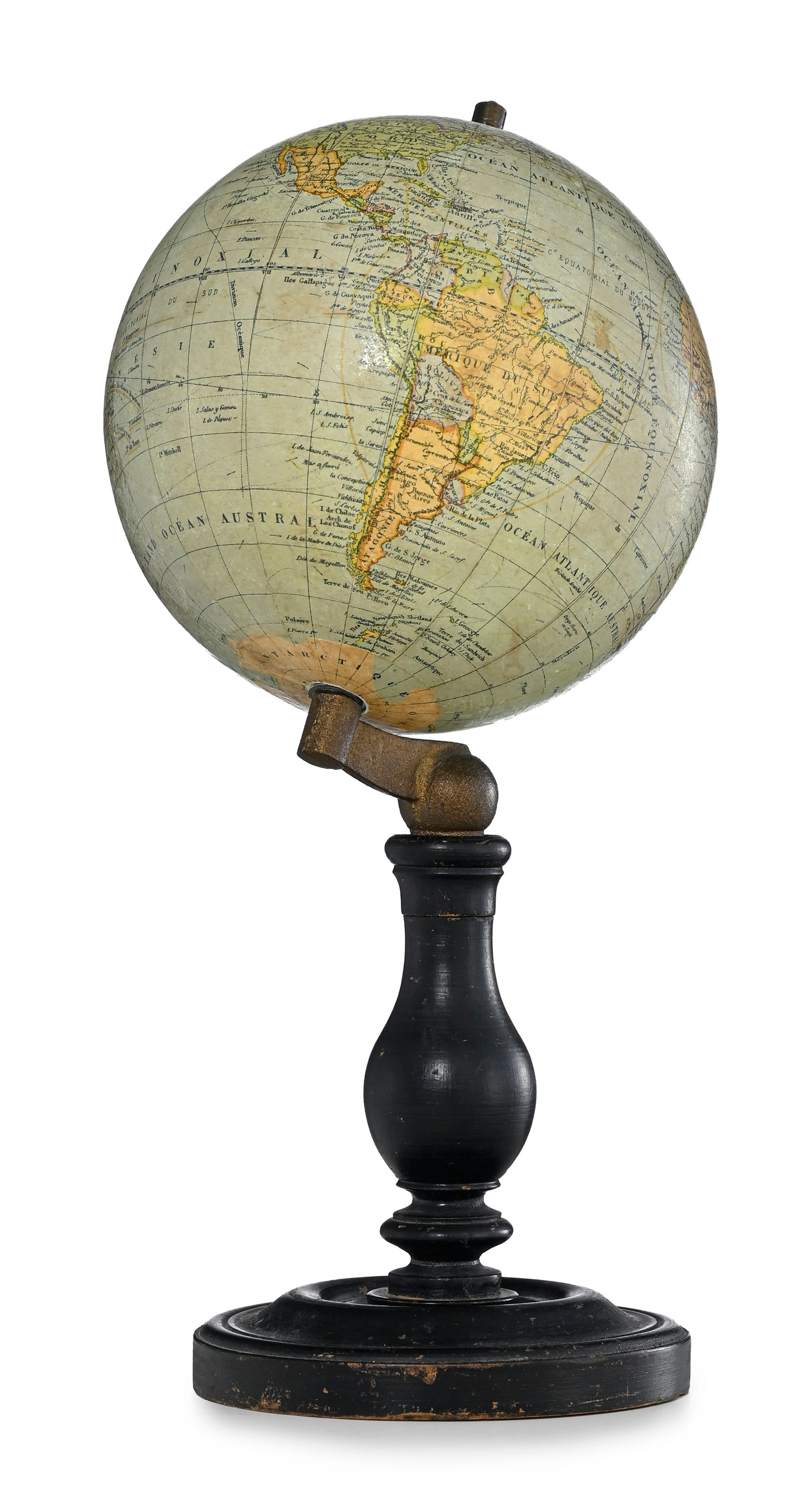 Globe terrestre par G. Thomas à Paris, vers 1910, sur pied en bois