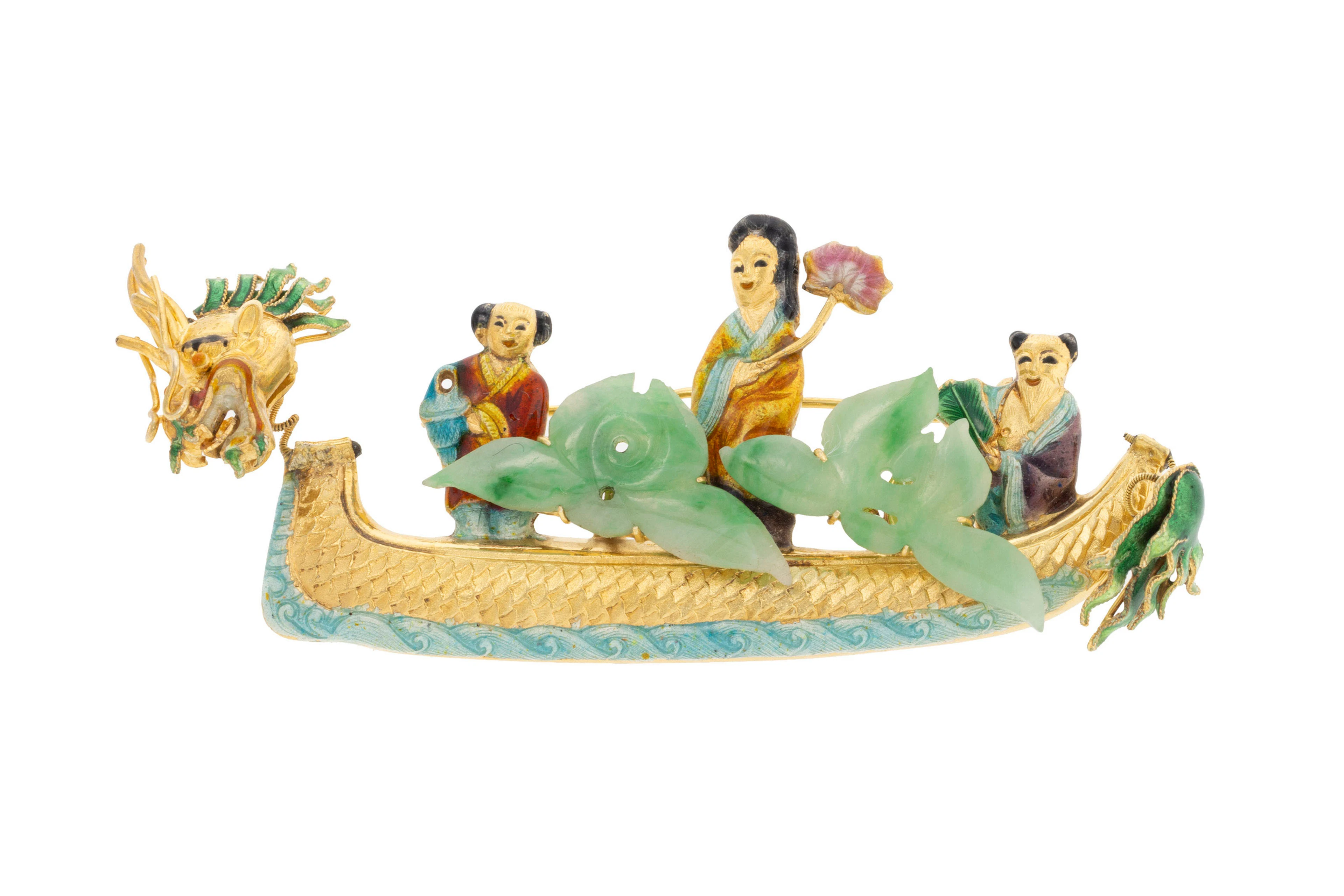 Broche or 585 et émail polychrome figurant un bateau dragon lors de