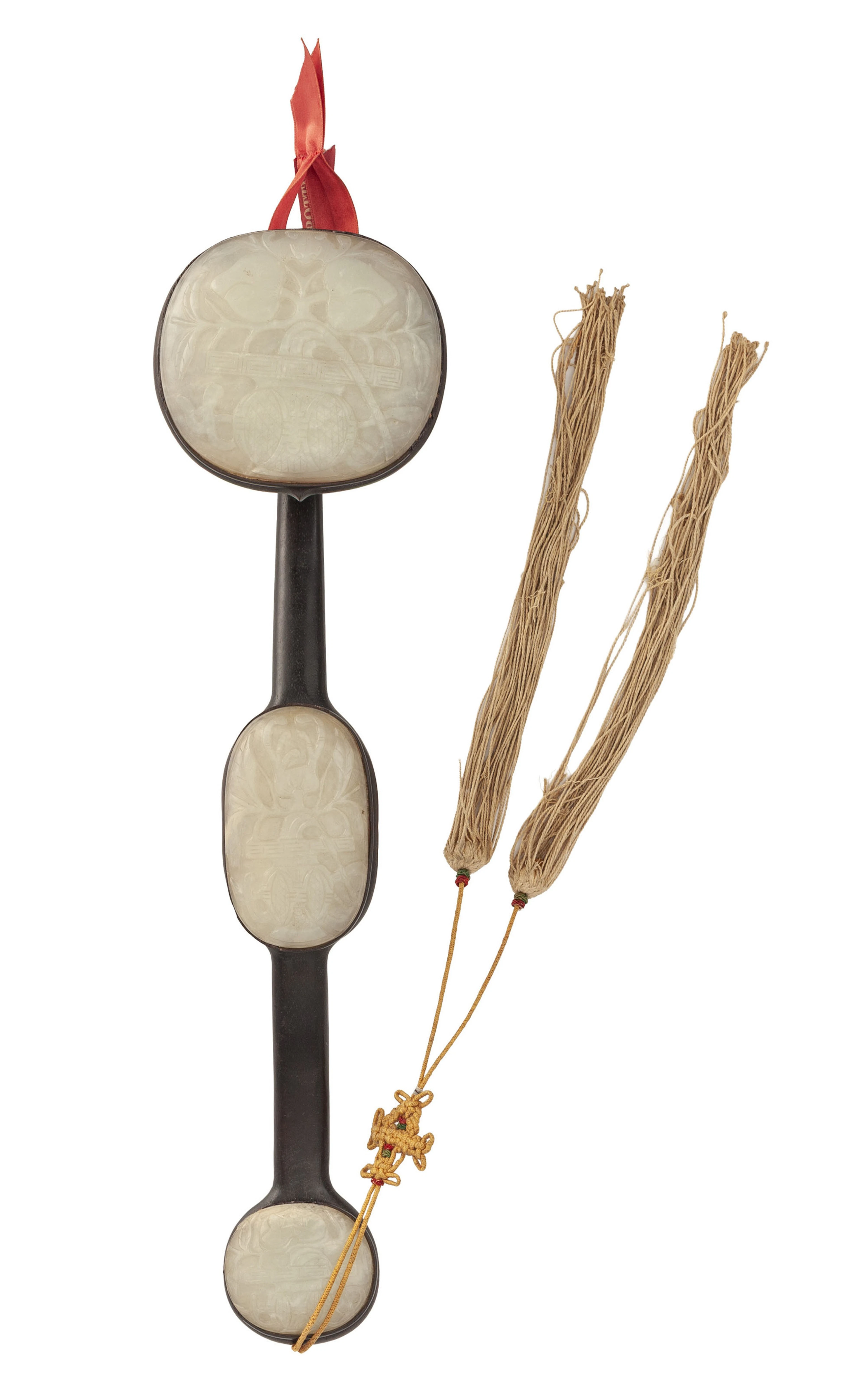 Sceptre ruyi en bois orné de trois plaques en jade, Chine, les plaques