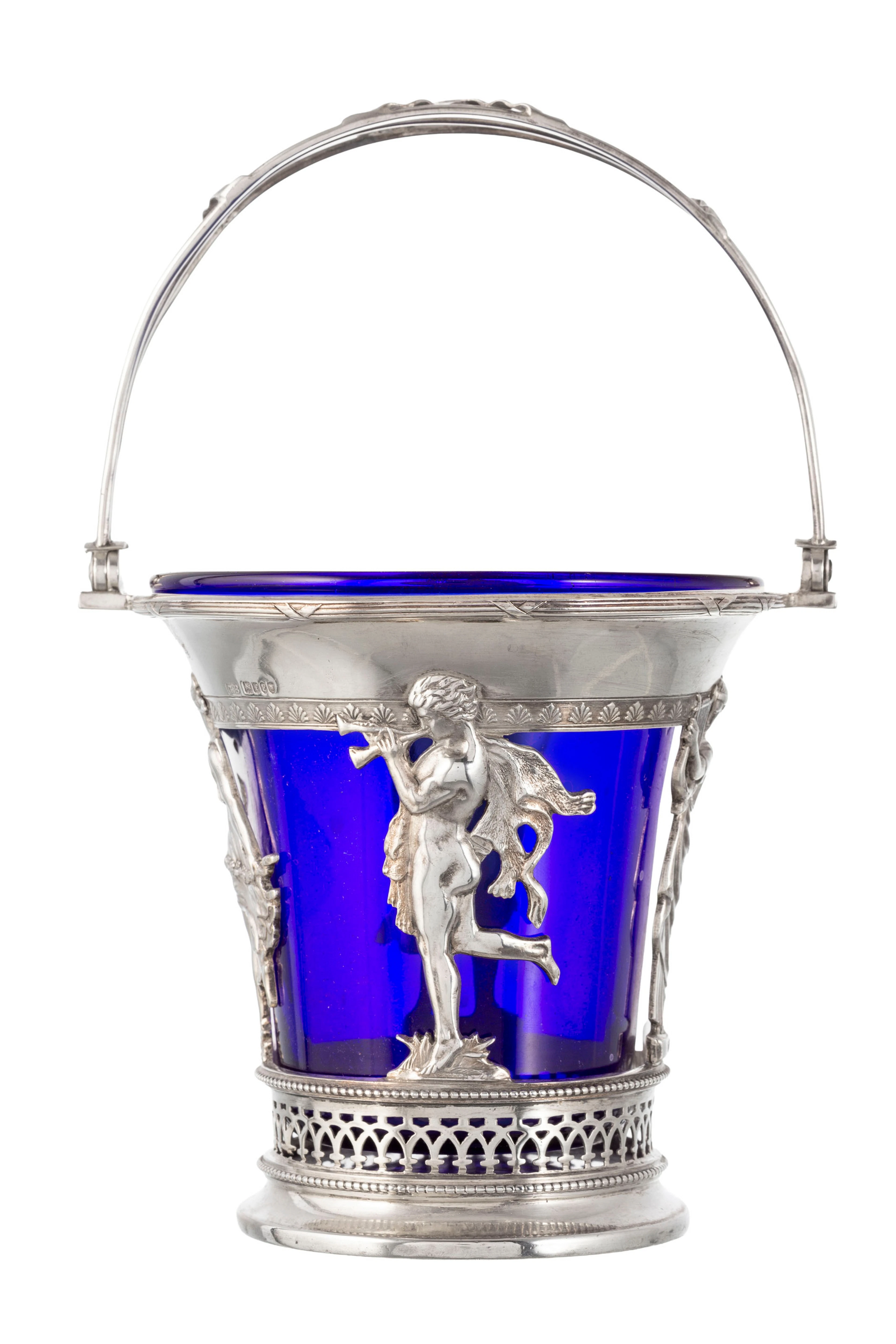 Coupe à anse en argent, par George Bedingham, Londres, 1901, à décor