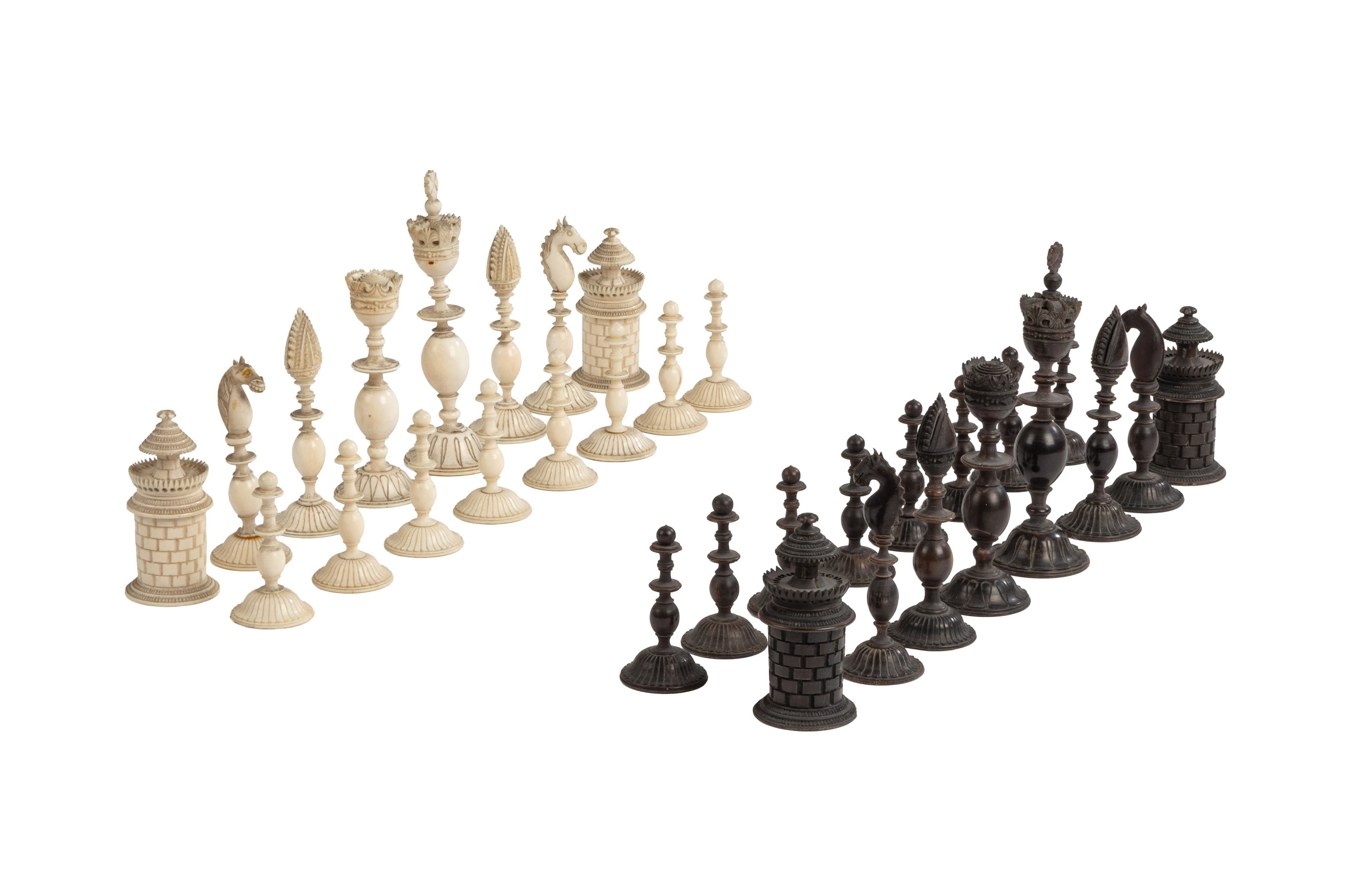Jeu d'échecs anglo-indien en ivoire et corne, complet, Inde, Vizagapatam