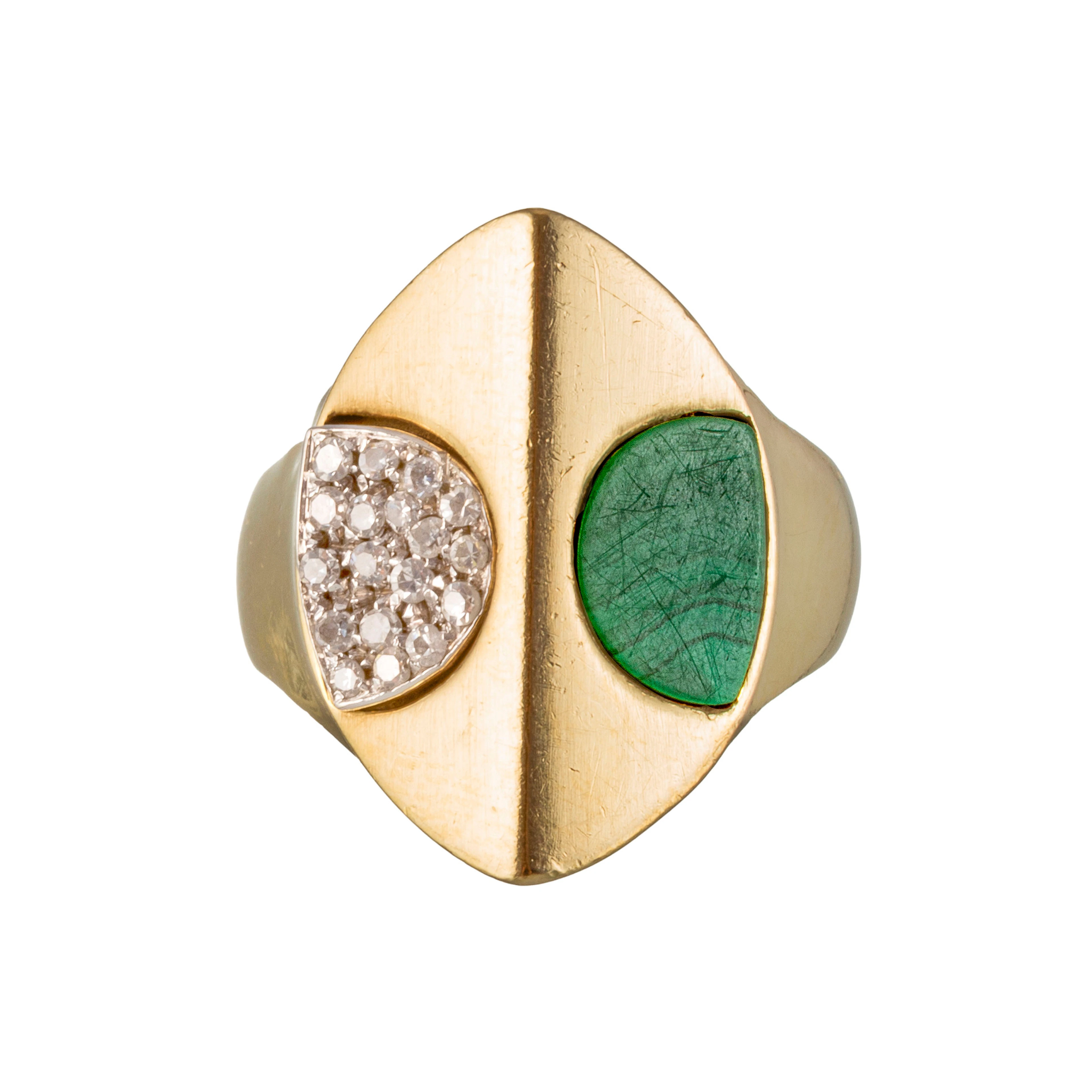 Bague années 1970 or 750 à motif biseauté sertie d'une plaque de malachite