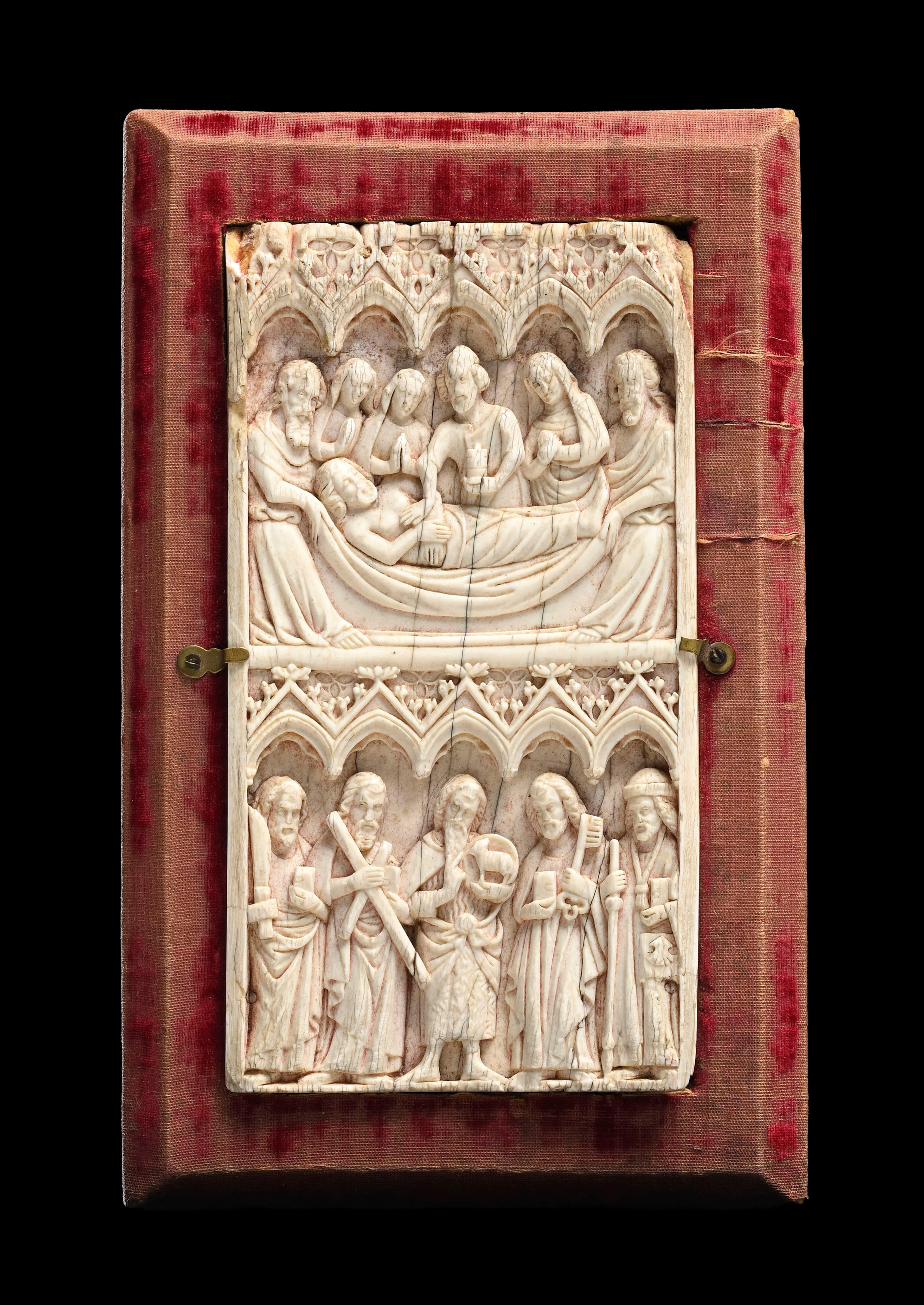Plaque en ivoire de mammouth, France XIVe s., sculpté en bas relief