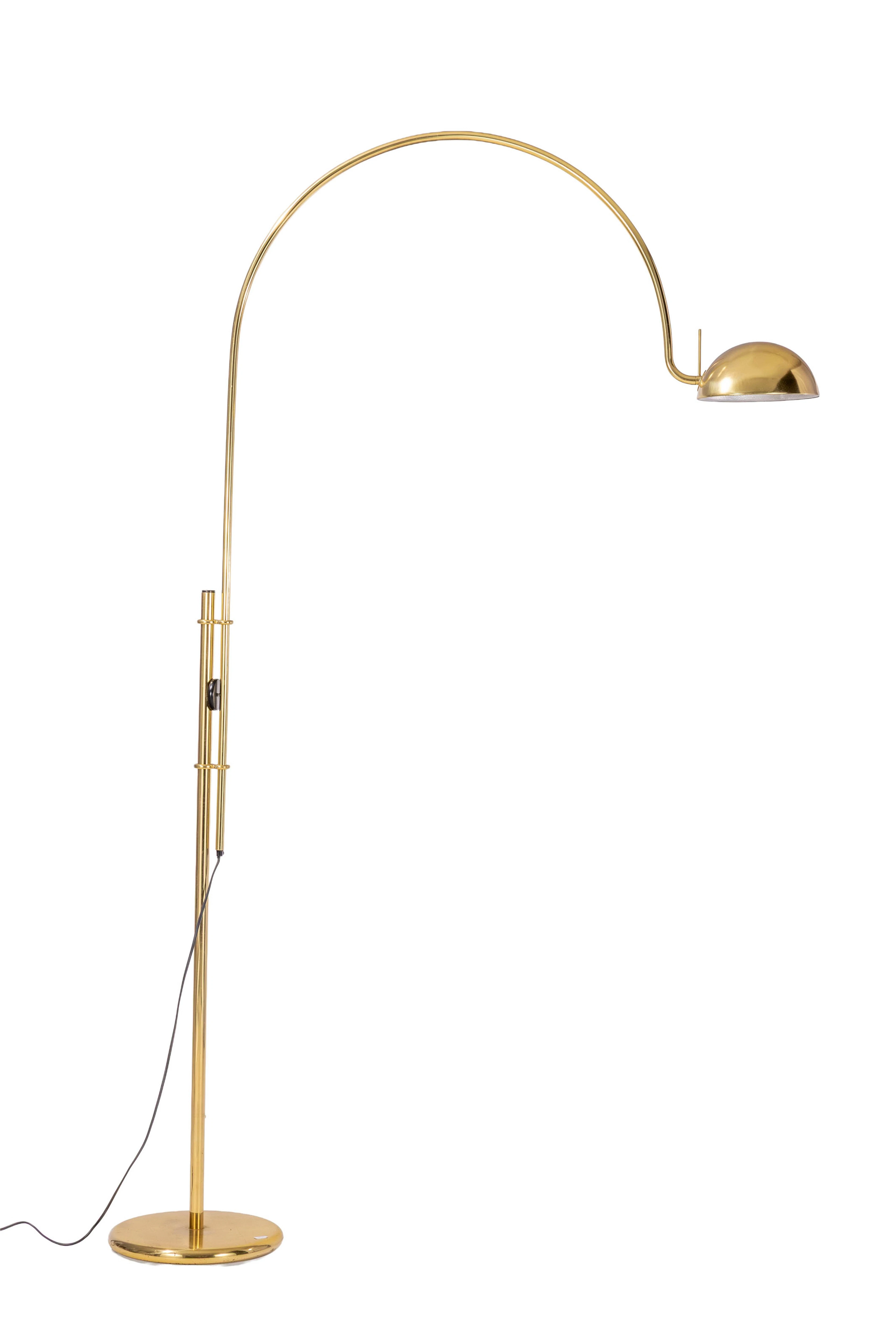 Lampadaire, circa 1980, en laiton tubulaire, base circulaire, h. 201 cm