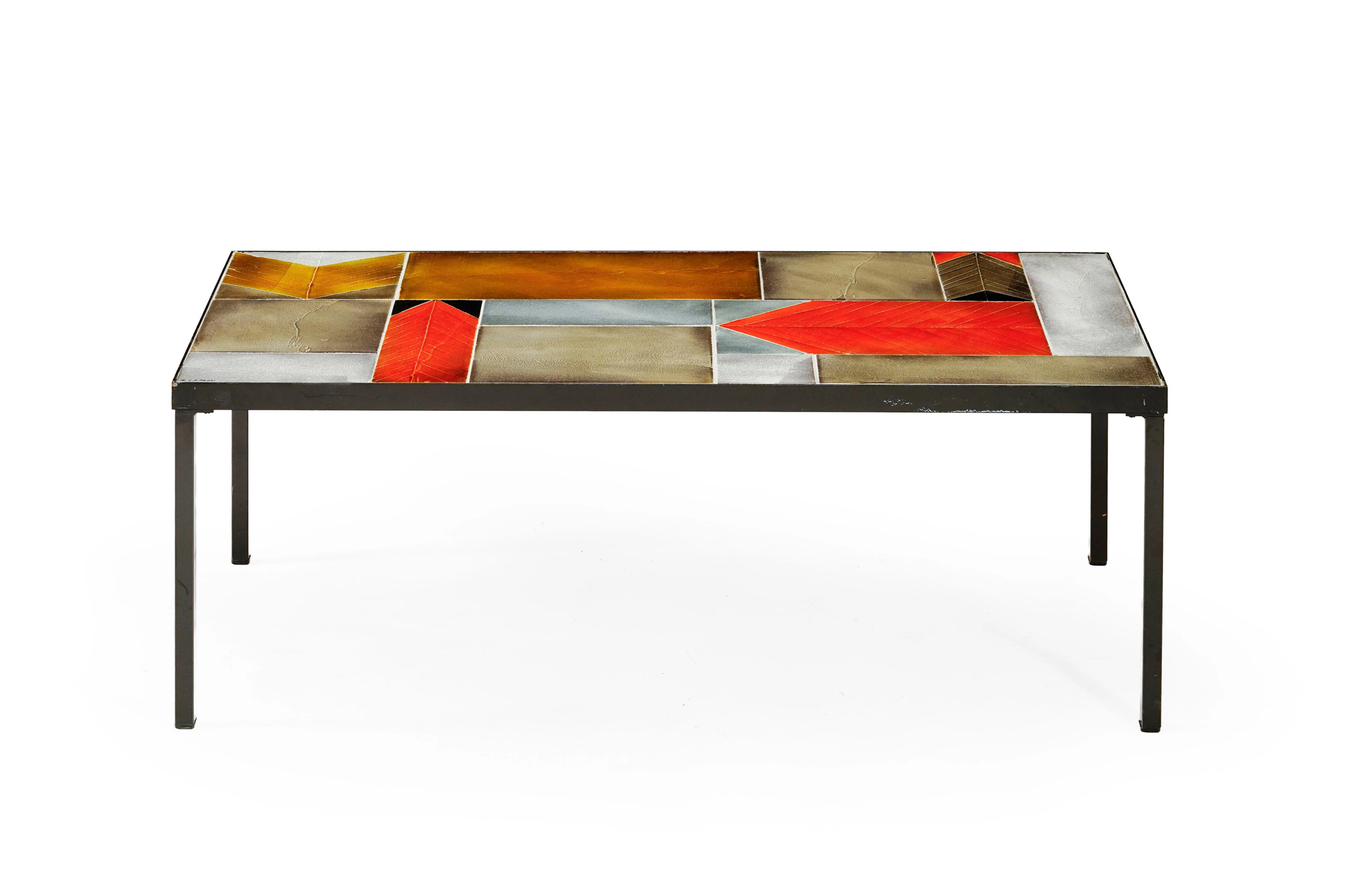 Table basse par Roger Capron (1922-2006), structure en métal noirci