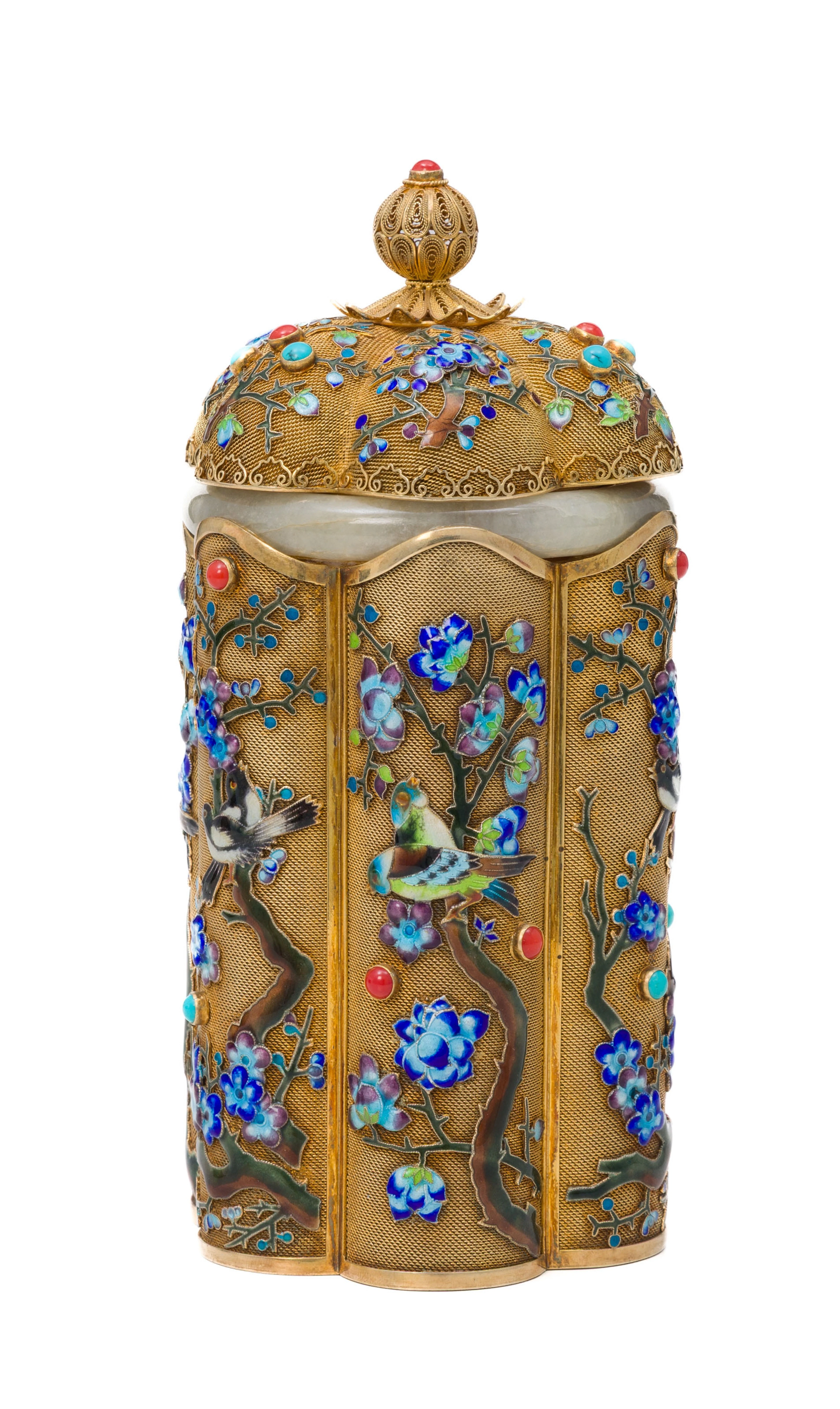 Boîte floriforme en argent doré, filigrane, cerclage en jade et incrustations