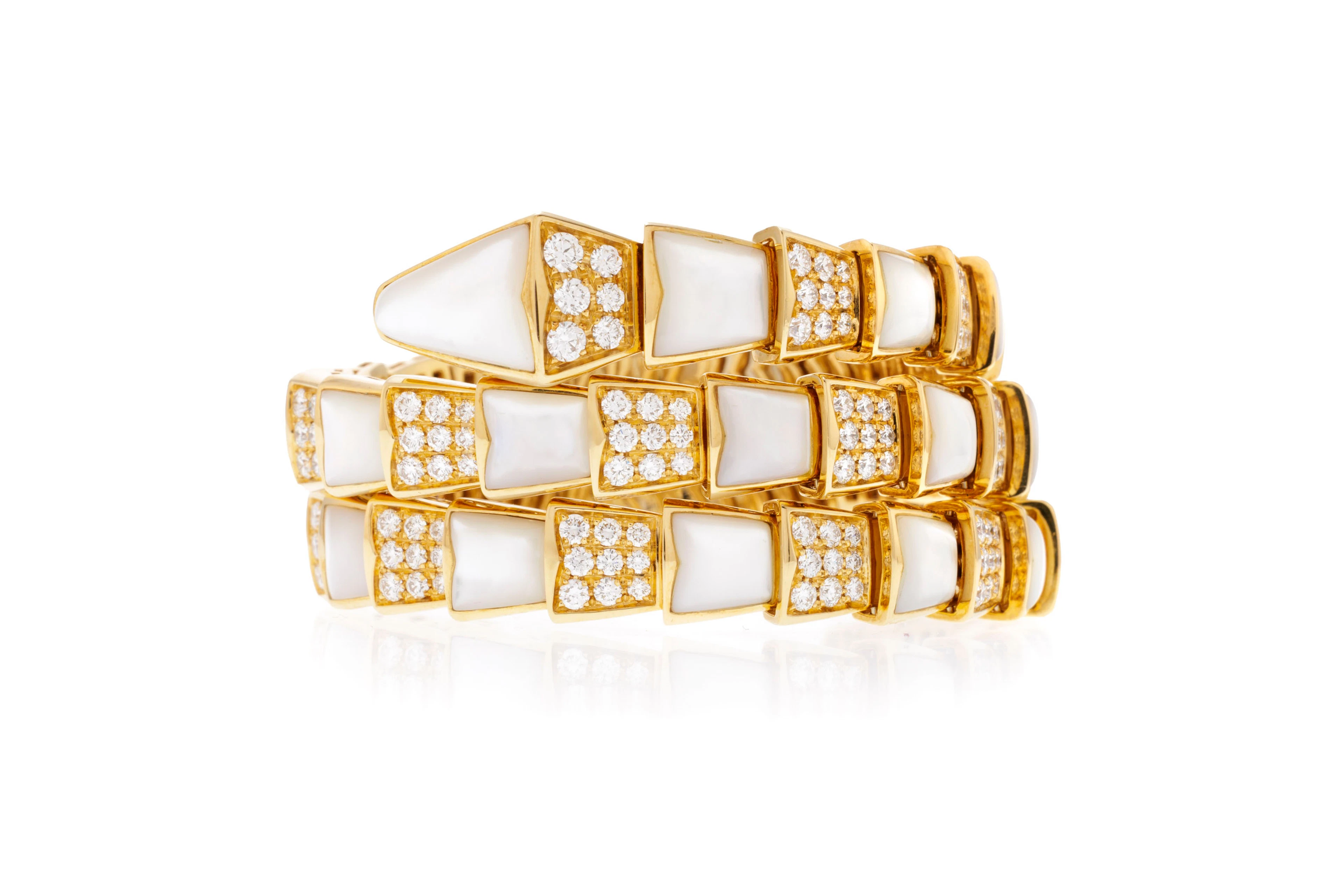 Bulgari, Serpenti Viper, bracelet or 750 orné de nacre blanche et