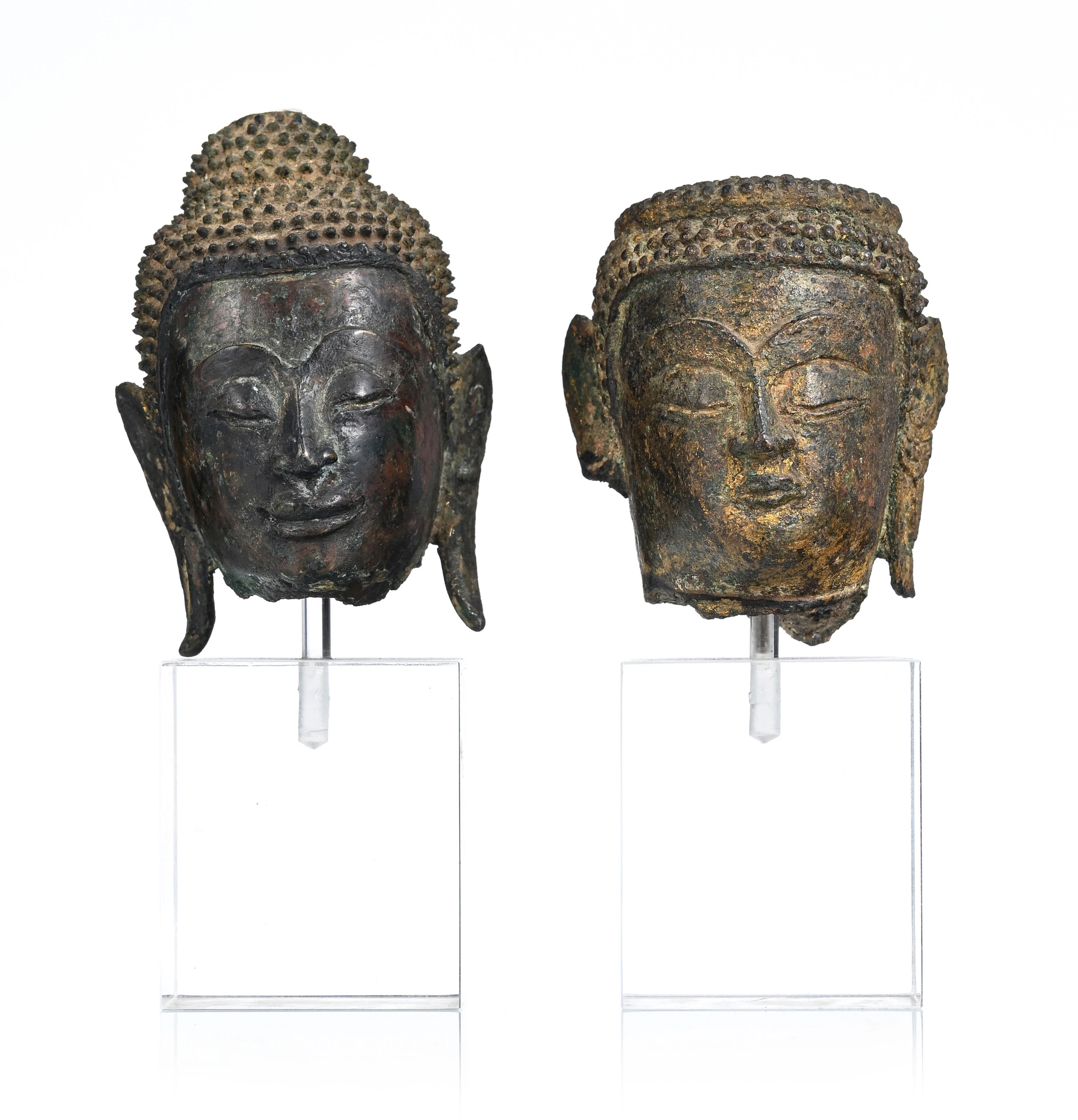 2 petites têtes de Bouddha en bronze, Thaïlande, probablement époque