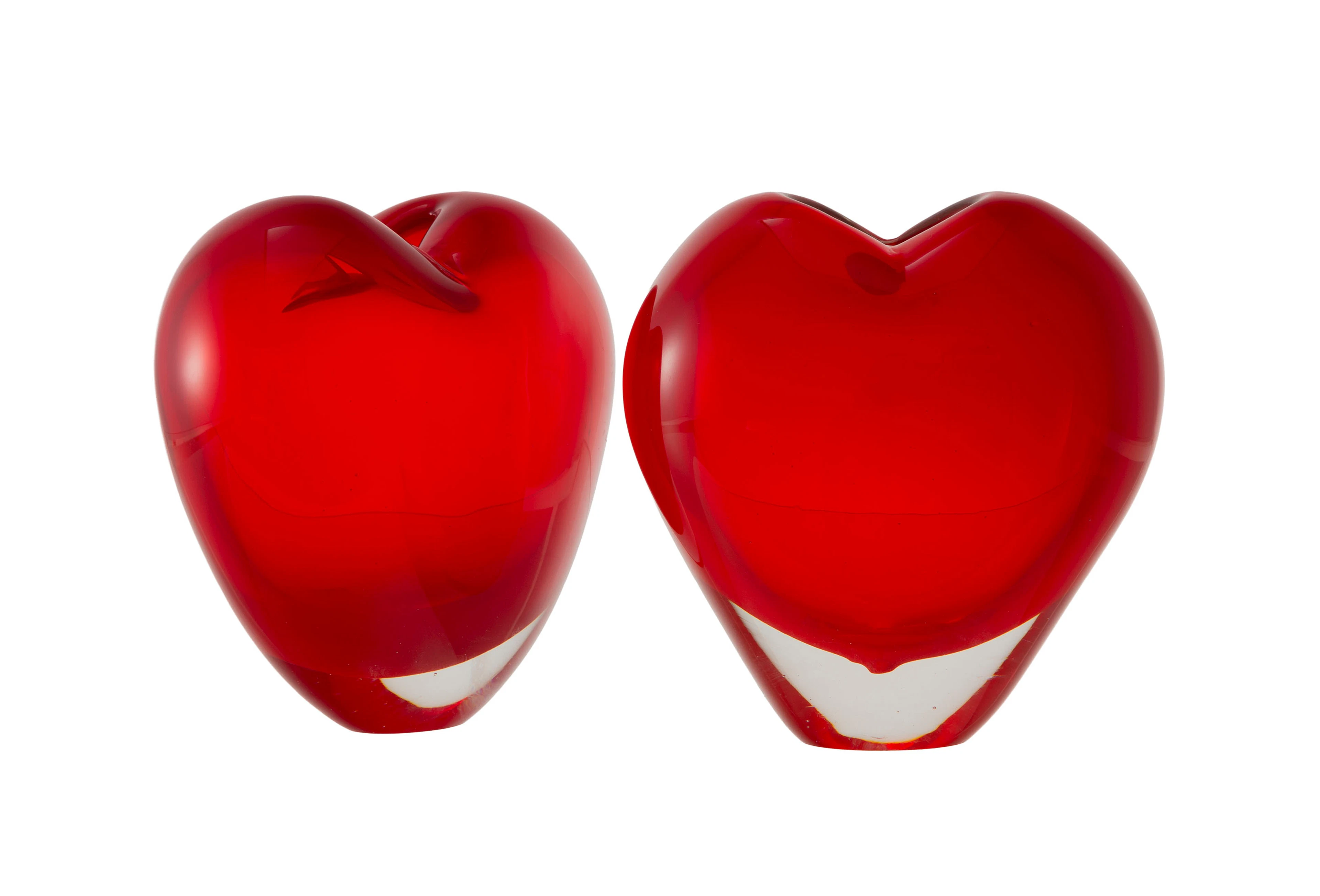 Murano. Ensemble de 2 vases en verre rouge, non signés, modèle similaire