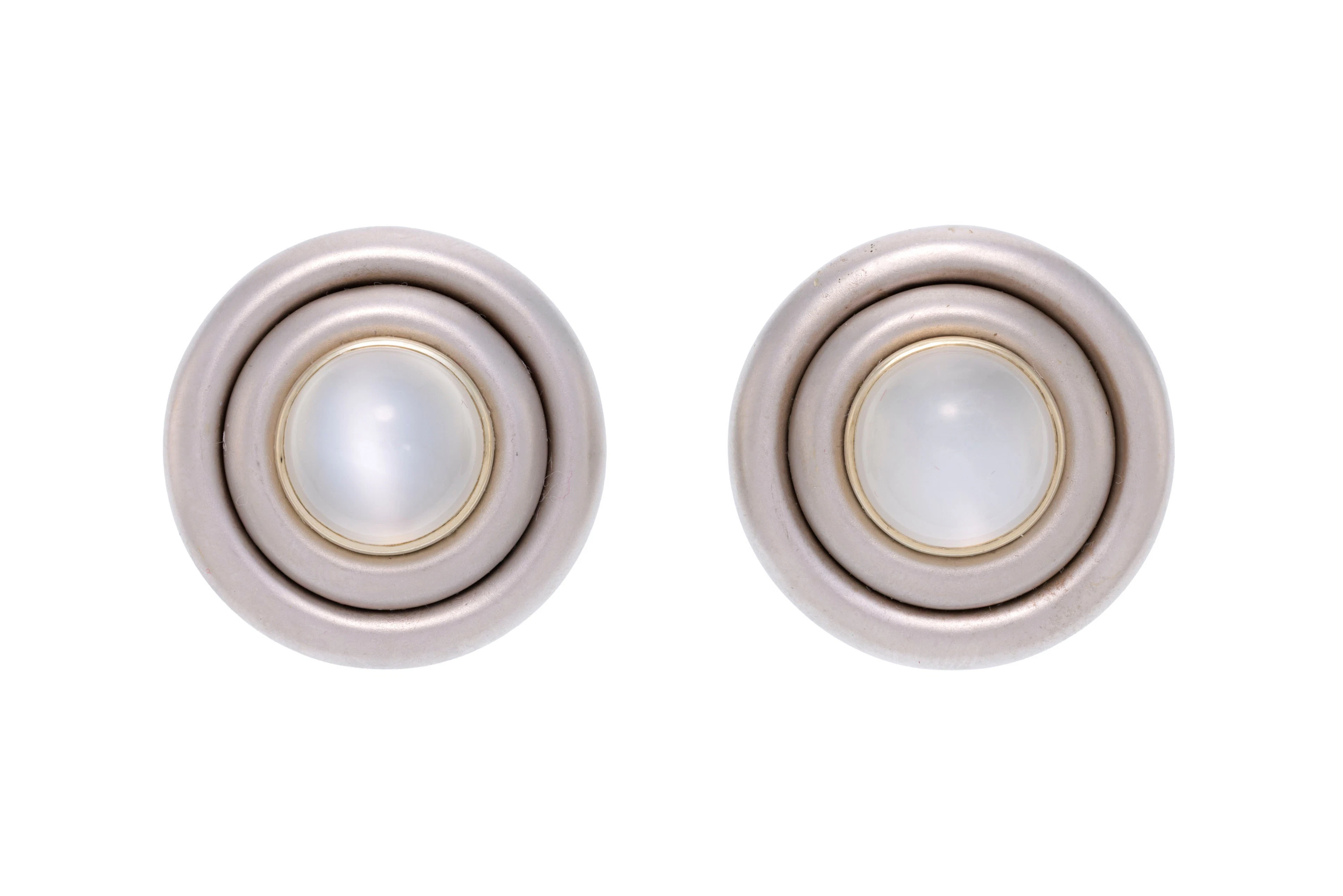 Paire de clips d'oreilles or gris 750 satiné centrant deux cabochons