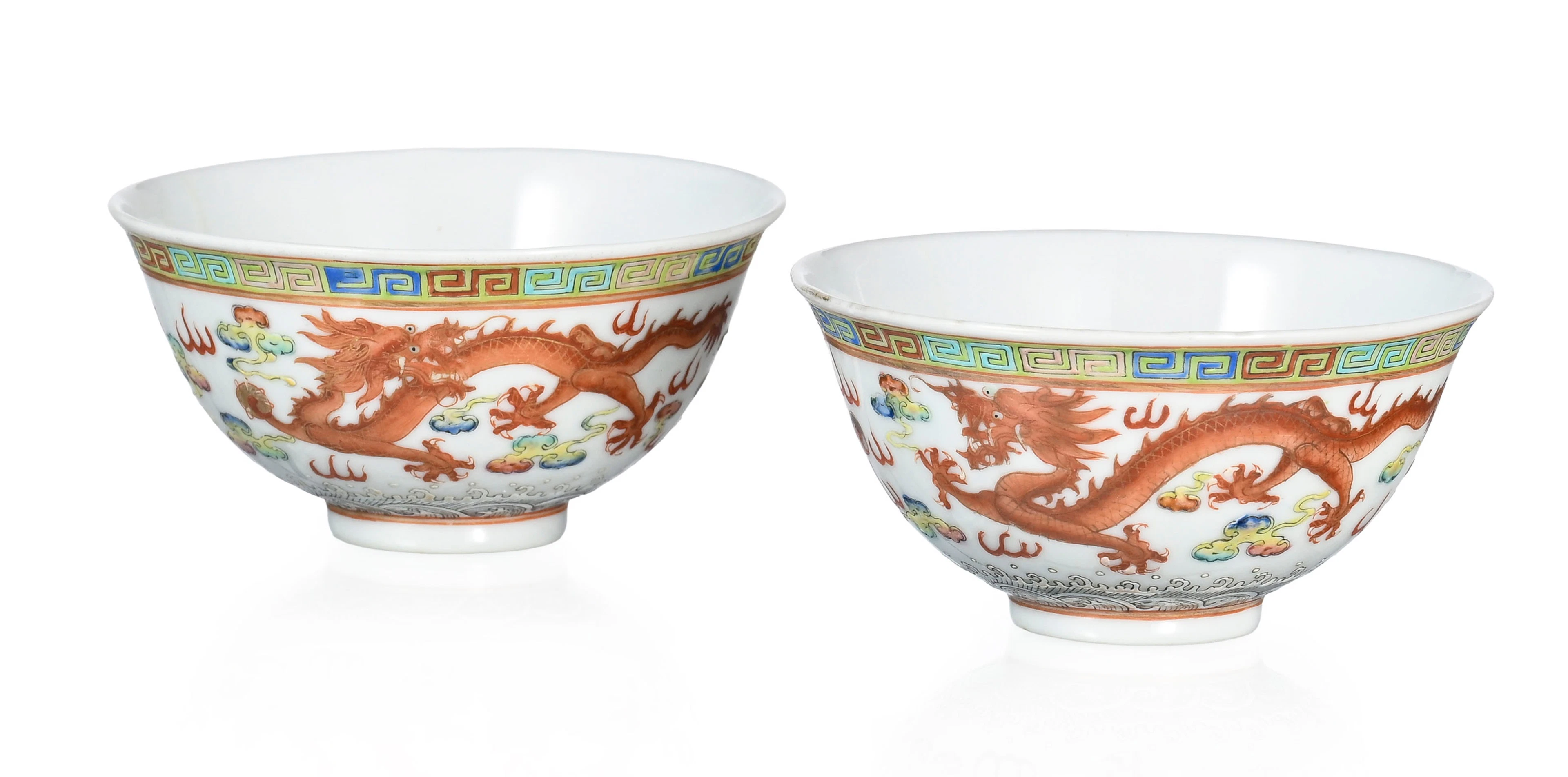 Paire de petites coupes en porcelaine, Chine, fin XIX-début XXe s.