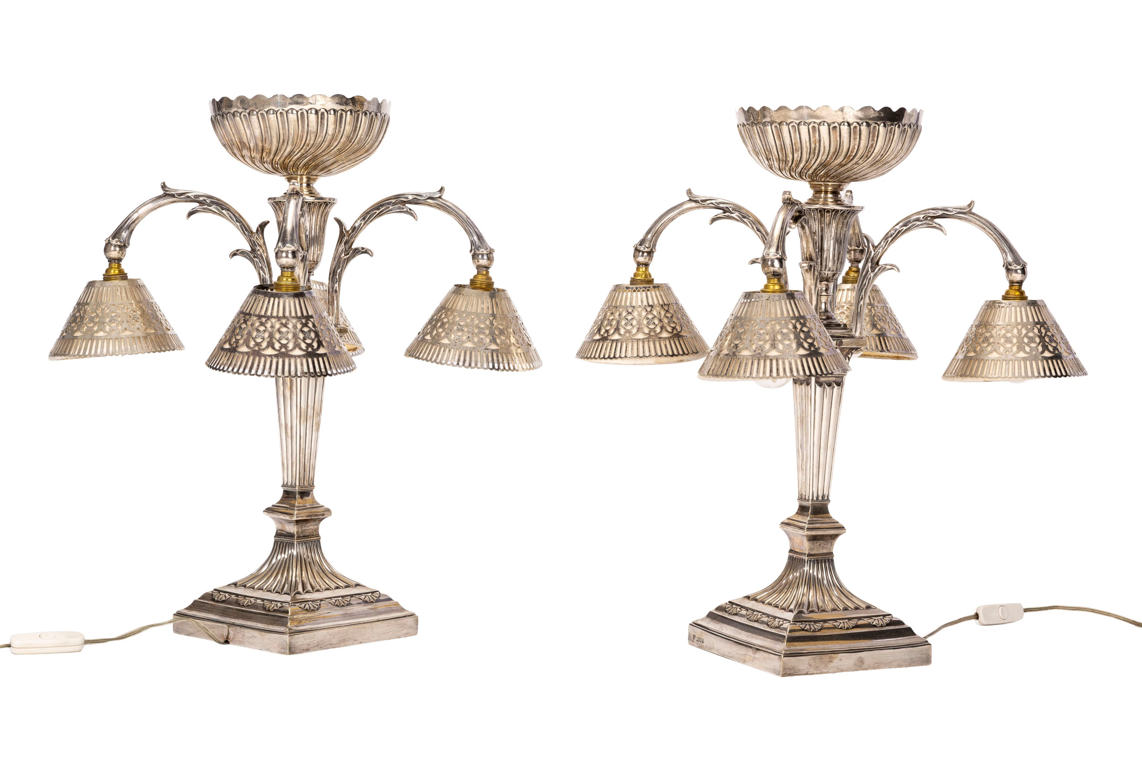 Paire de lampes en argent lesté, Angleterre, 1896 et 1911, fût en