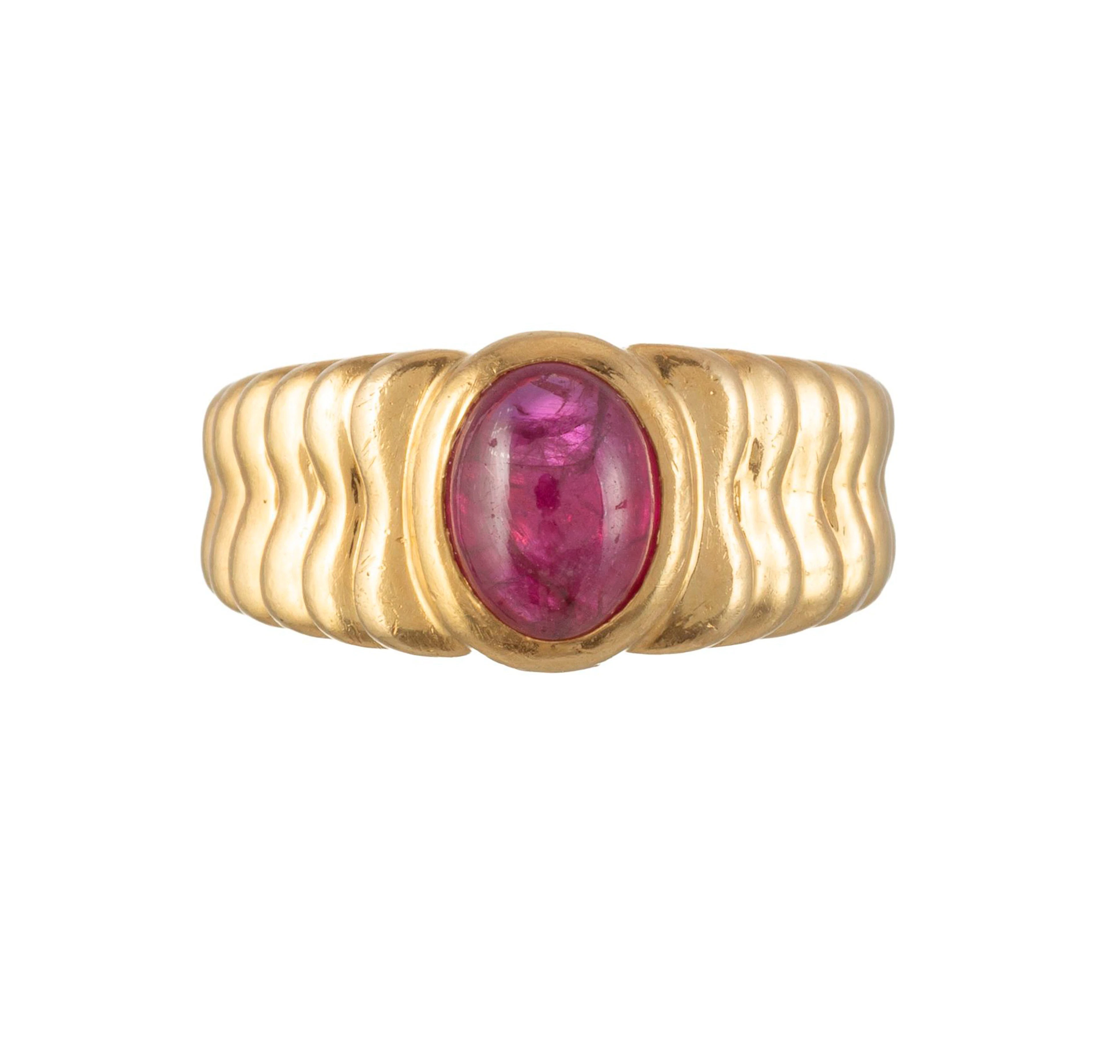 Vacheron Constantin, bague en or 750 godronné sertie d'un rubis, doigt