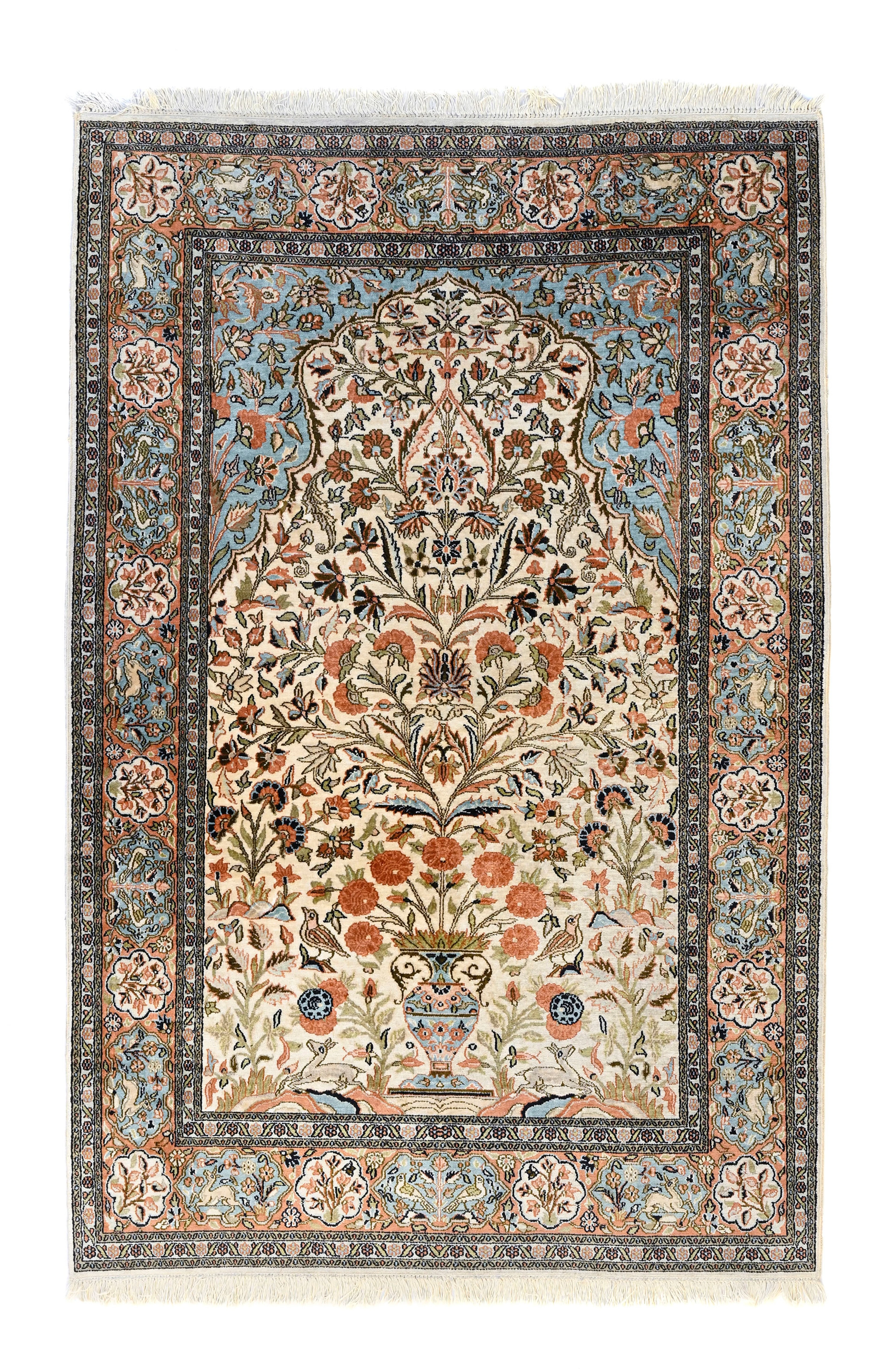 Tapis de prière en soie, Cachemire, fin du XXe s., à décor d'un vase