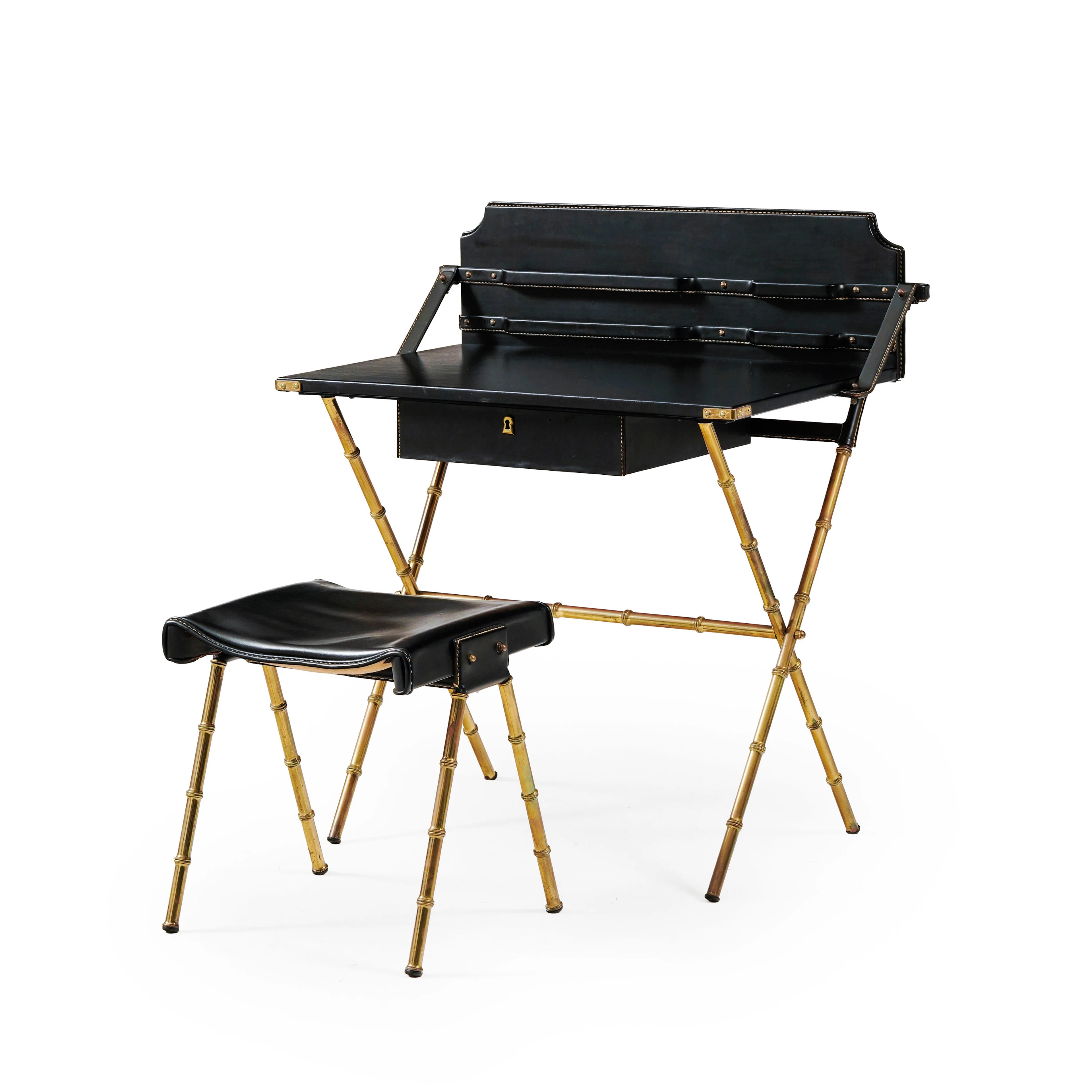 Bureau et son tabouret attribués à Jacques Adnet (1900-1984), en laiton